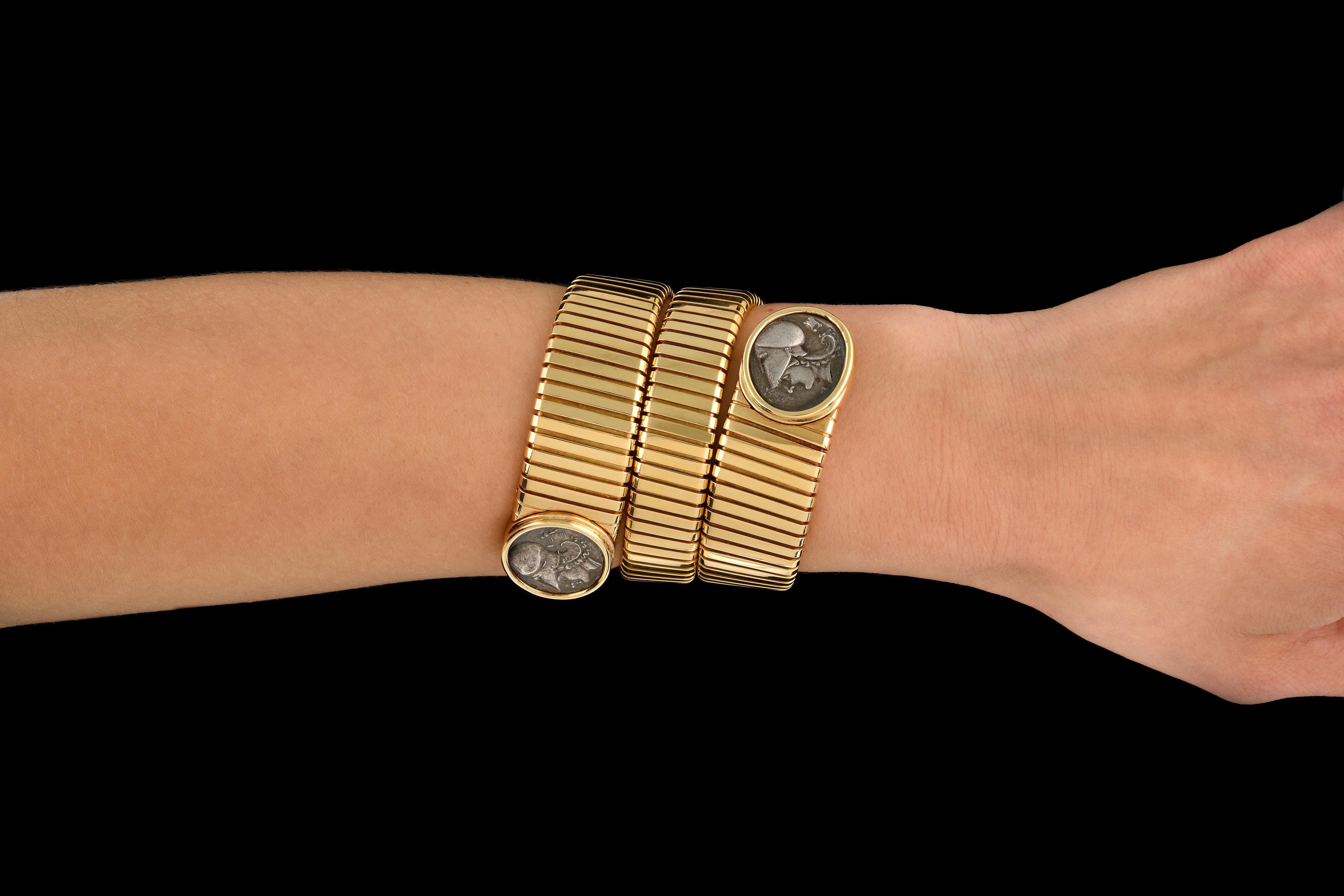 18K Gold Bracelet and 2 Ancient Coins
The bracelet is embellished with two ancient silver Corinthian coins, dating from the 3rd/4th century AD (2 cm)
Circa 1970s
Signed STATERE CORINTO 4/3 SEC. A.C
Dimensions: L44 x W2 cm
Height: 7cm
Weight: 201.4