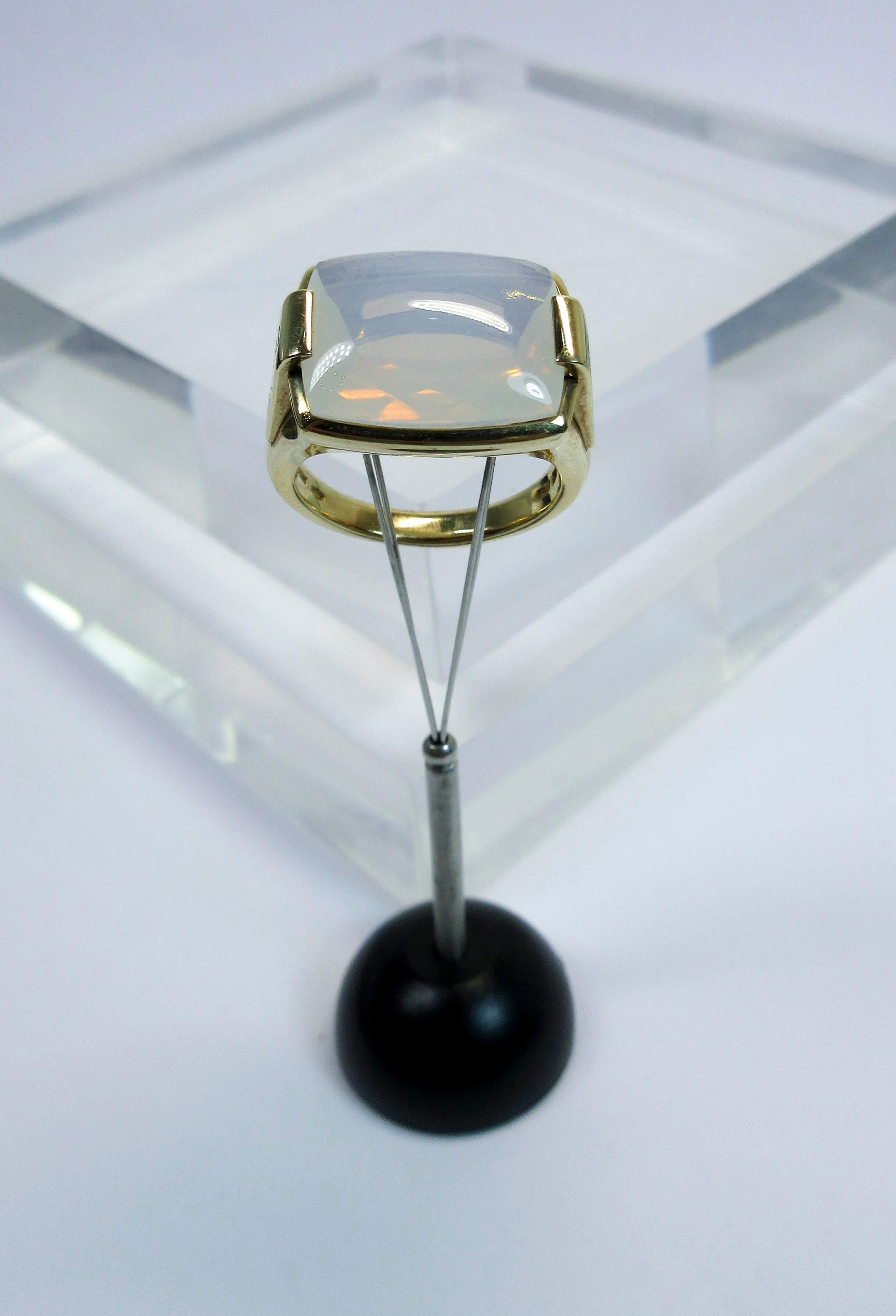 Bulgari 18 Karat Yellow Gold and Opal Ring 4