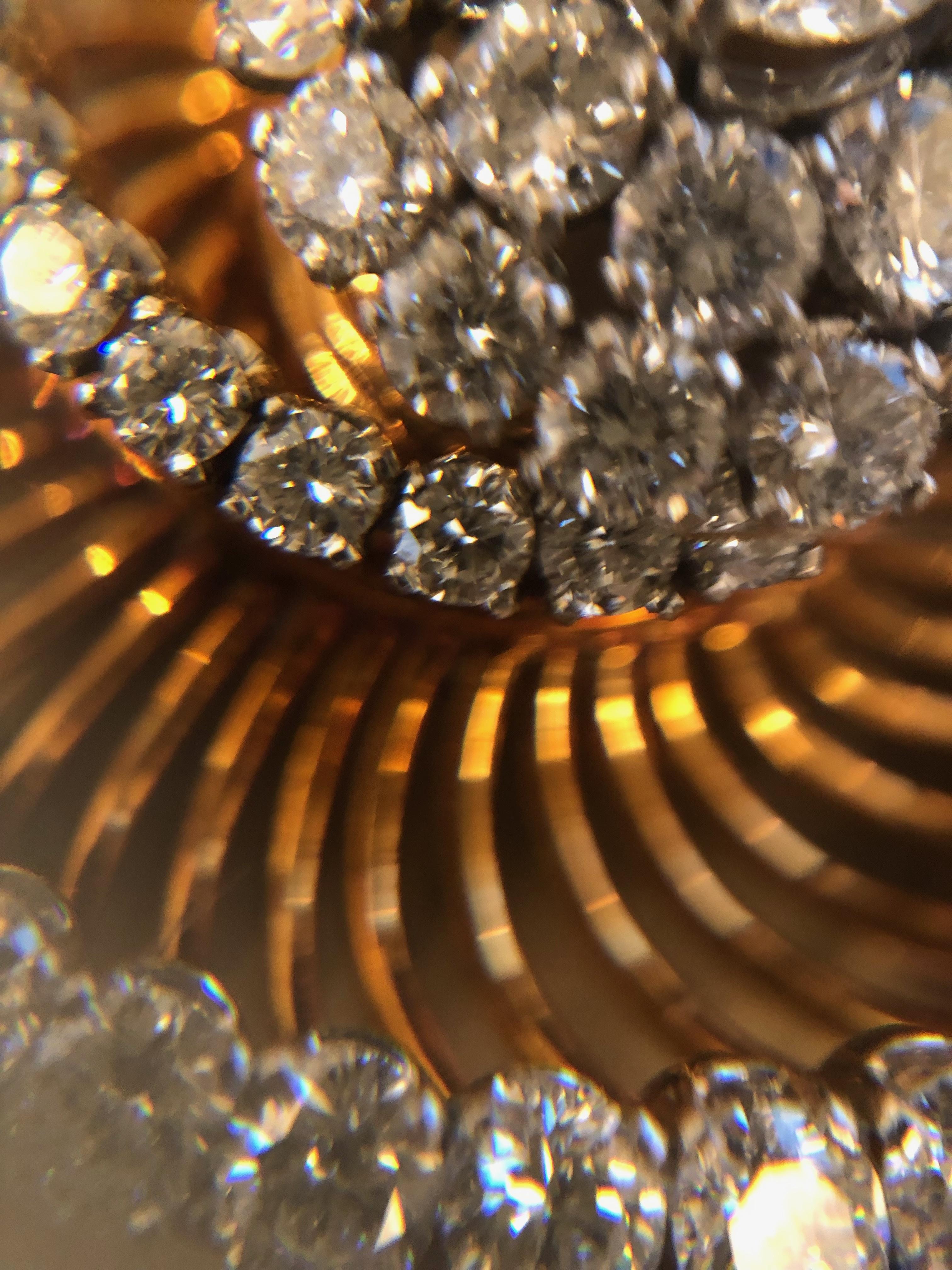 Bulgari Spiralbrosche aus Gold und Diamanten  im Zustand „Hervorragend“ im Angebot in New York, NY