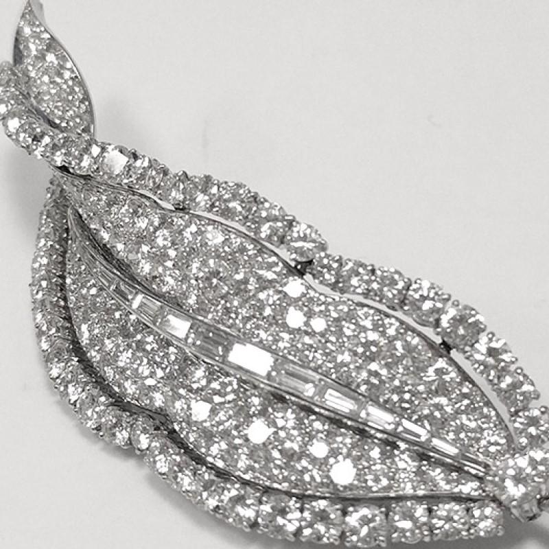 Bulgari Diamond Leaf Brooch  In Excellent Condition In New York, NY