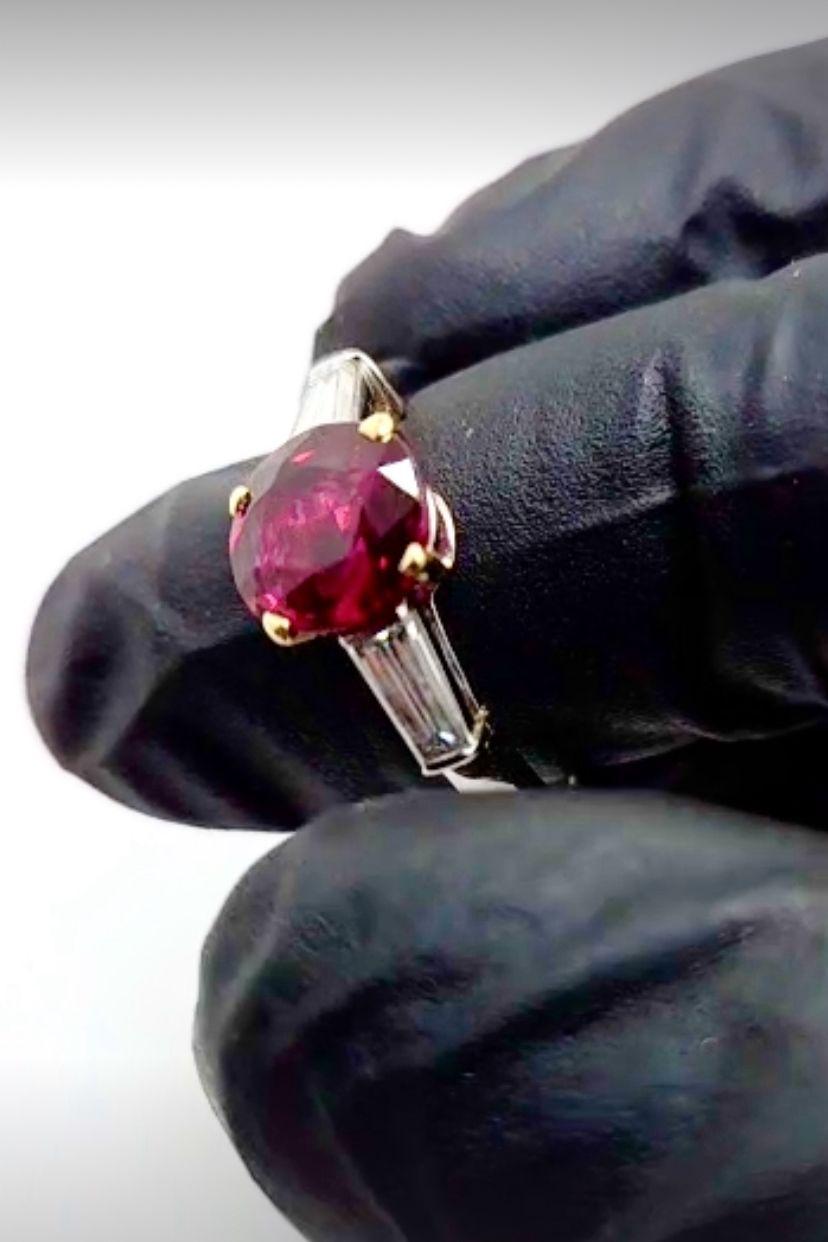 Néoclassique Bulgari 1960s Vintage Platinum and Yellow Gold Ring with 2.01 ct Burmese Ruby an en vente