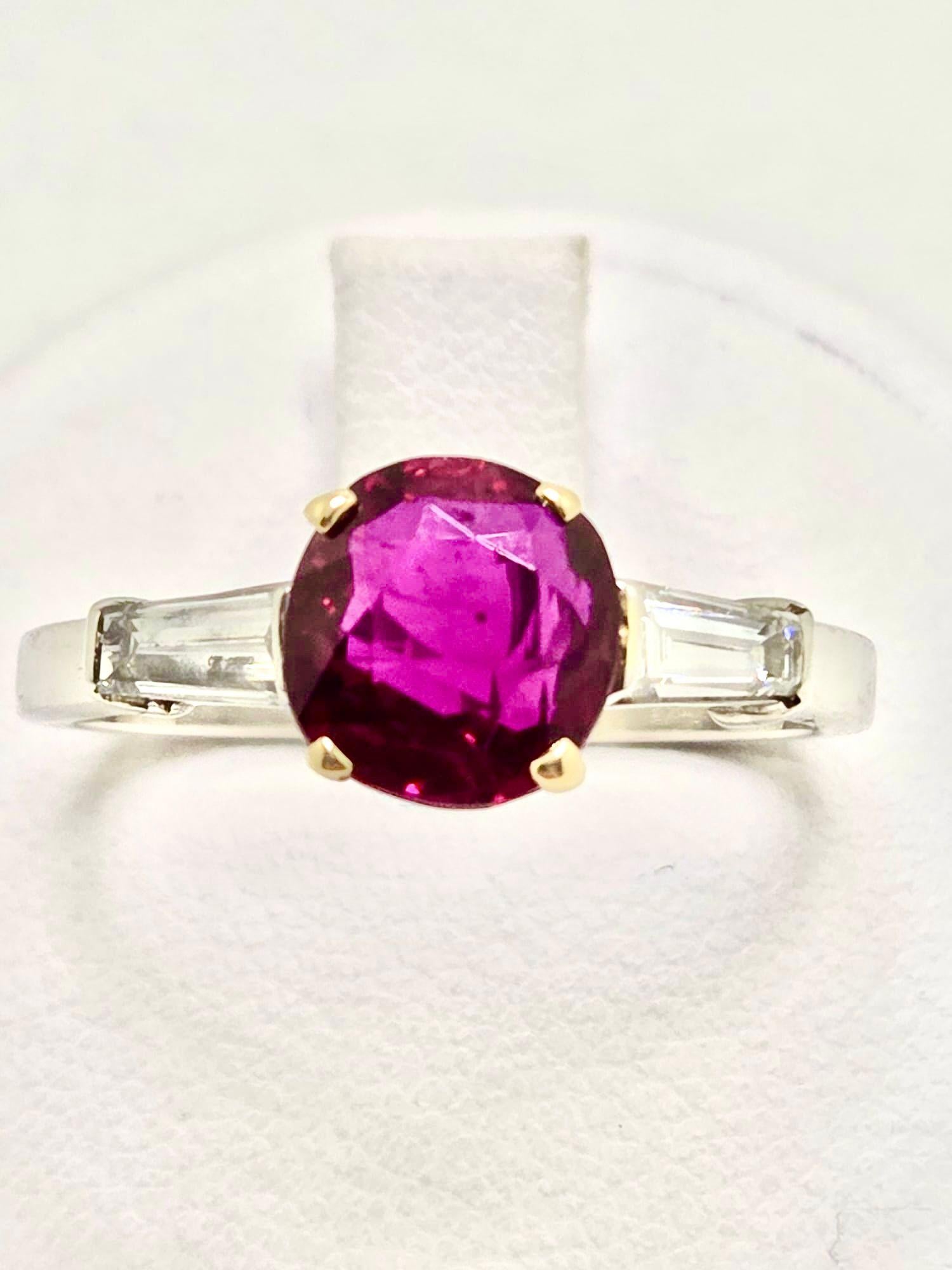 Bulgari 1960s Vintage Platinum and Yellow Gold Ring with 2.01 ct Burmese Ruby an Pour femmes en vente