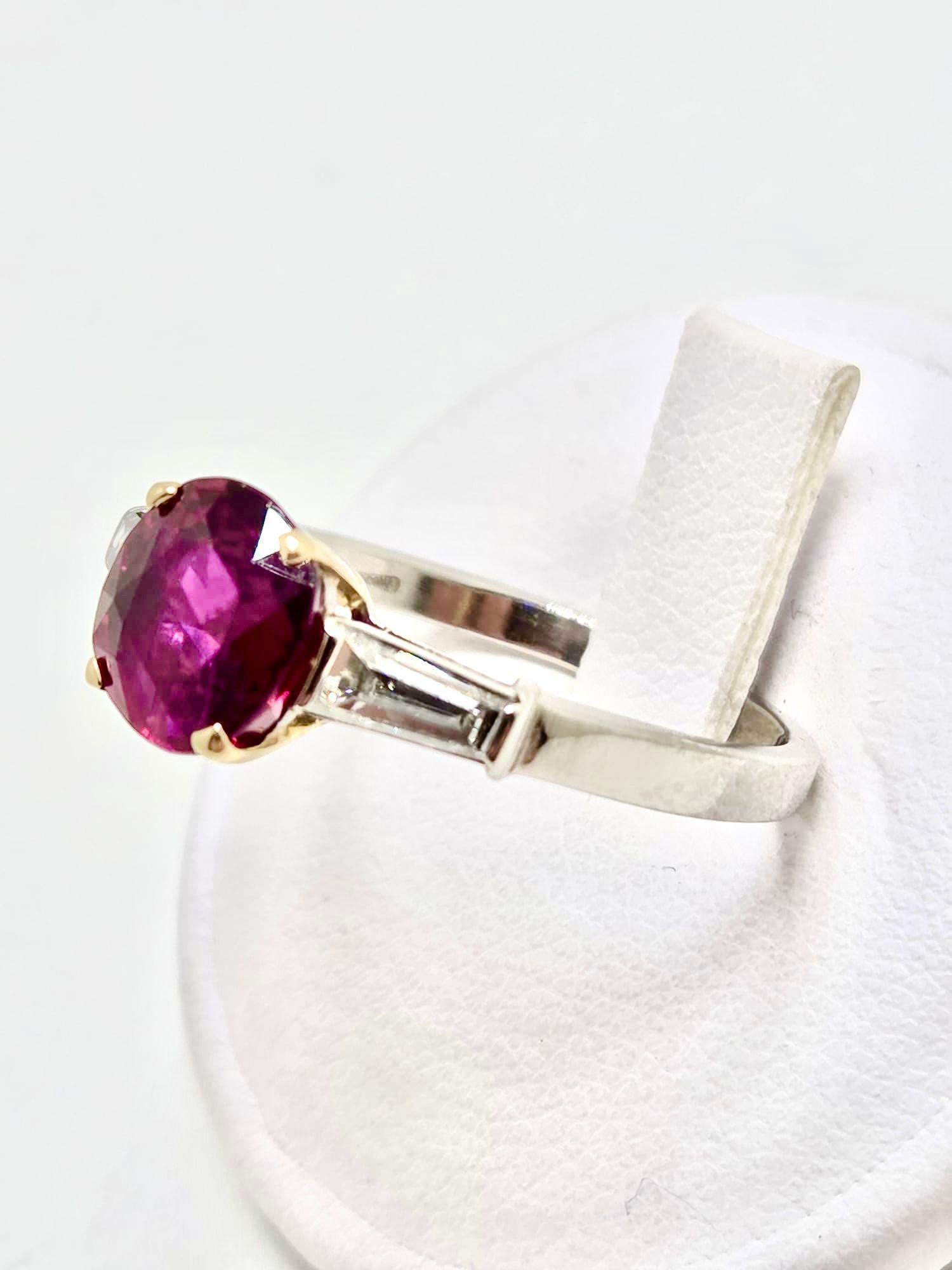 Bulgari 1960s Vintage Platinum and Yellow Gold Ring with 2.01 ct Burmese Ruby an en vente 2