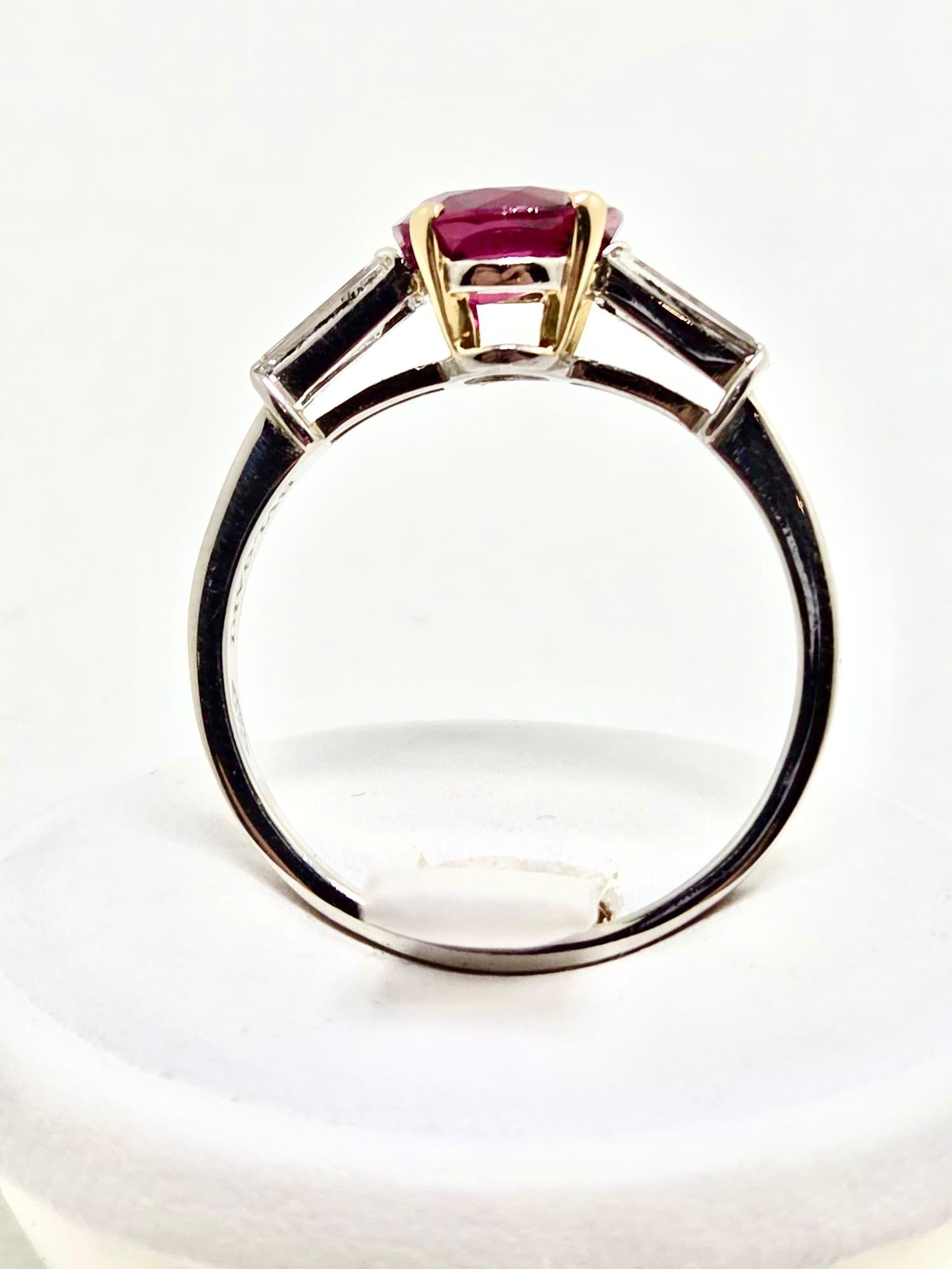 Bulgari 1960s Vintage Platinum and Yellow Gold Ring with 2.01 ct Burmese Ruby an en vente 3