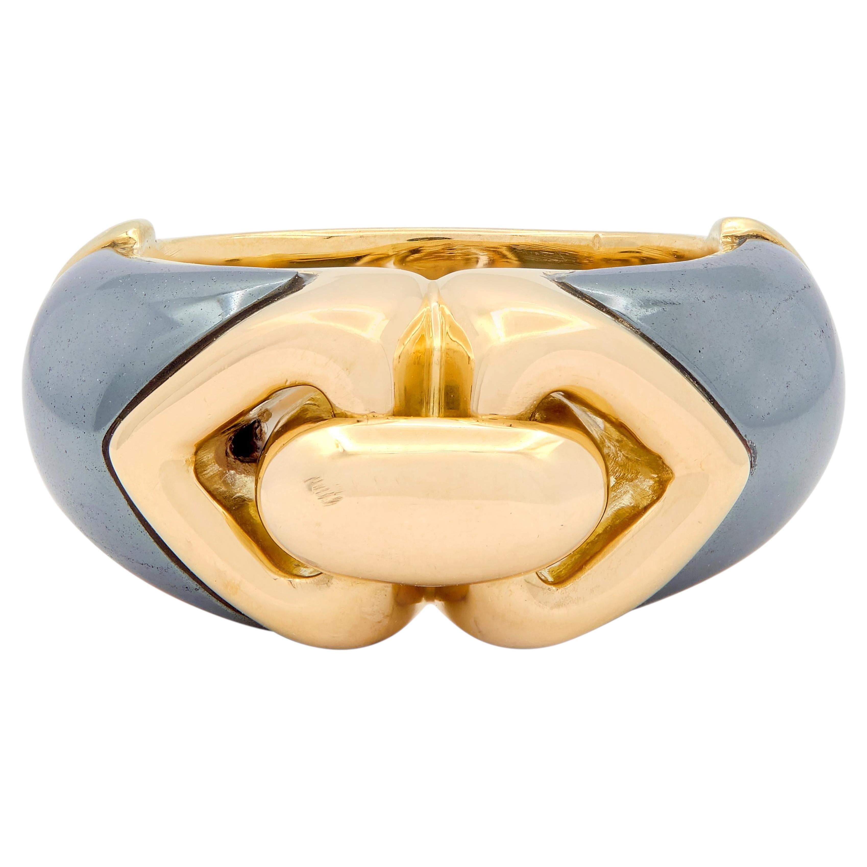 Bulgari Vintage-Ring „Doppio Cuore“ aus den 1980er Jahren, mit Hämatit und 18-karätigem Gelbgold