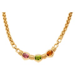 Collar de estación de tres piedras vintage de oro de 18 quilates con multigemas de la década de 1980 de Bulgari
