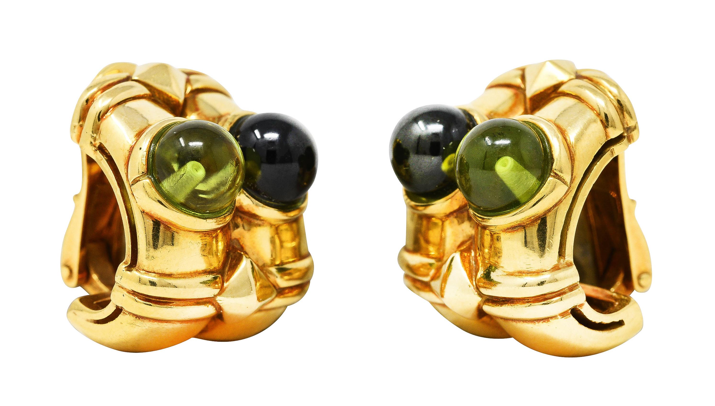Bulgari 1980er Jahre Peridot 18 Karat Gelbgold Vintage J-Hoop Ohrclip-Ohrringe für Damen oder Herren