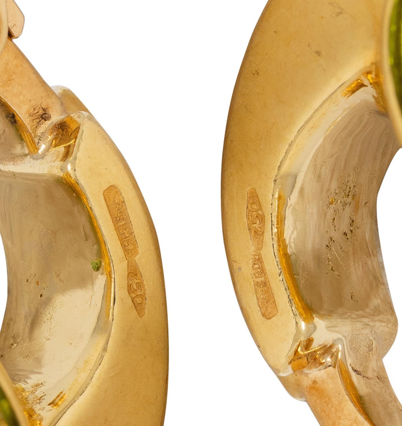 Bulgari 1980's Boucles d'oreilles clips en or jaune 18 carats avec péridot Excellent état - En vente à Philadelphia, PA