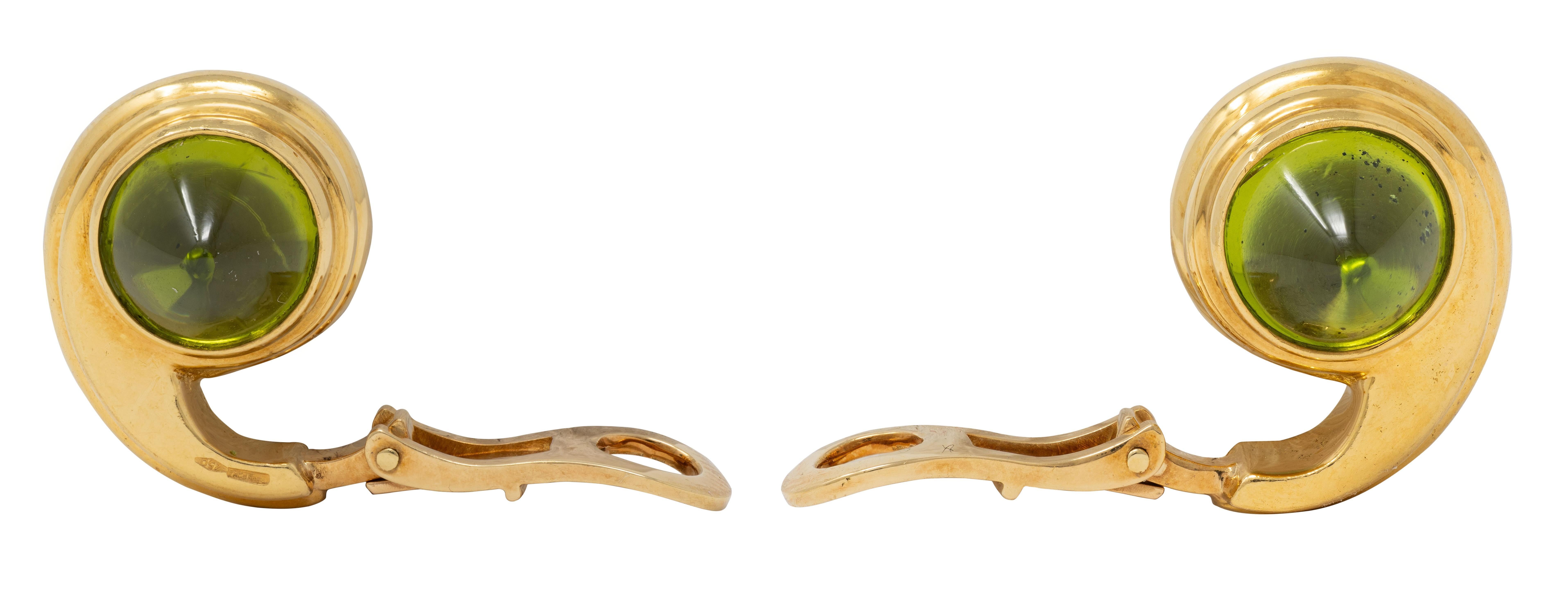 Bulgari 1980's Boucles d'oreilles clips en or jaune 18 carats avec péridot en vente 1