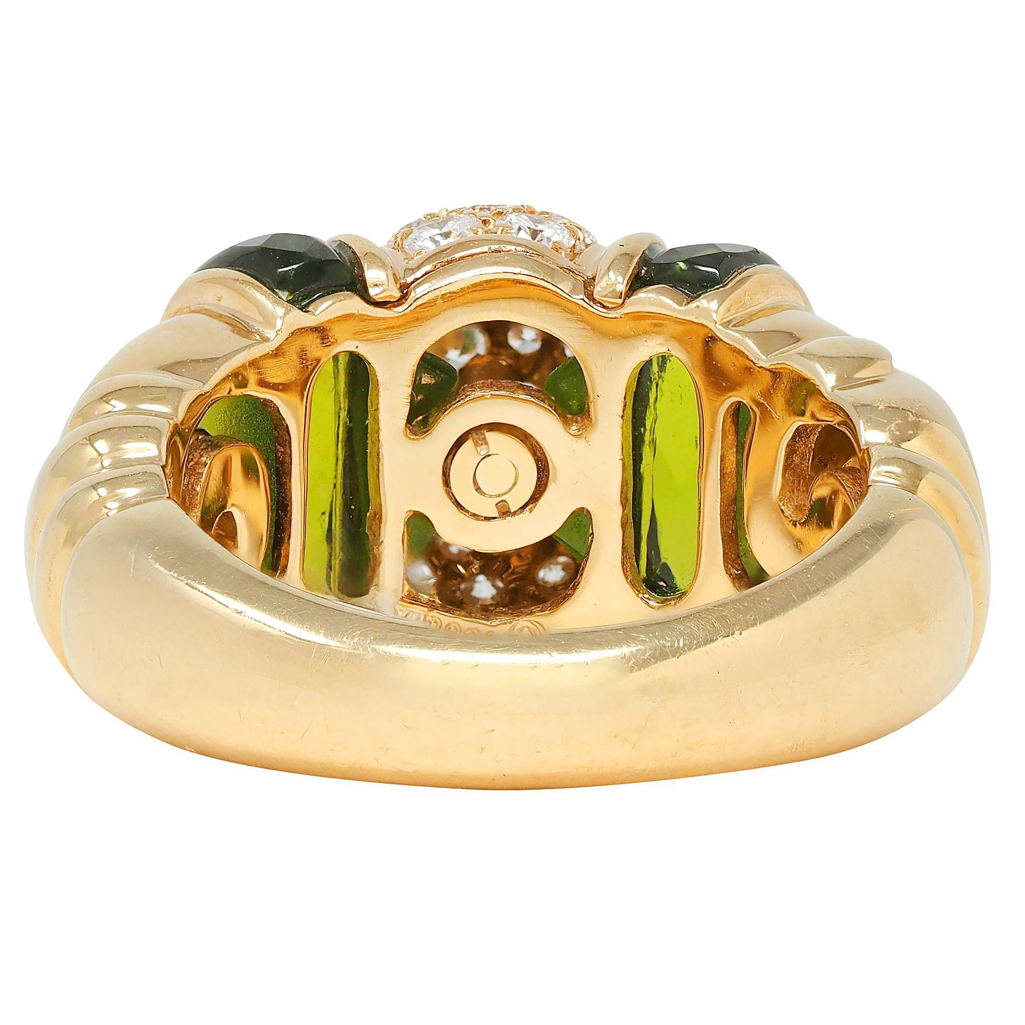 Bulgari 1990 1.96 CTW Diamond Peridot 18 Karat Gold Vintage Passo Doppio Ring In Excellent Condition For Sale In Philadelphia, PA