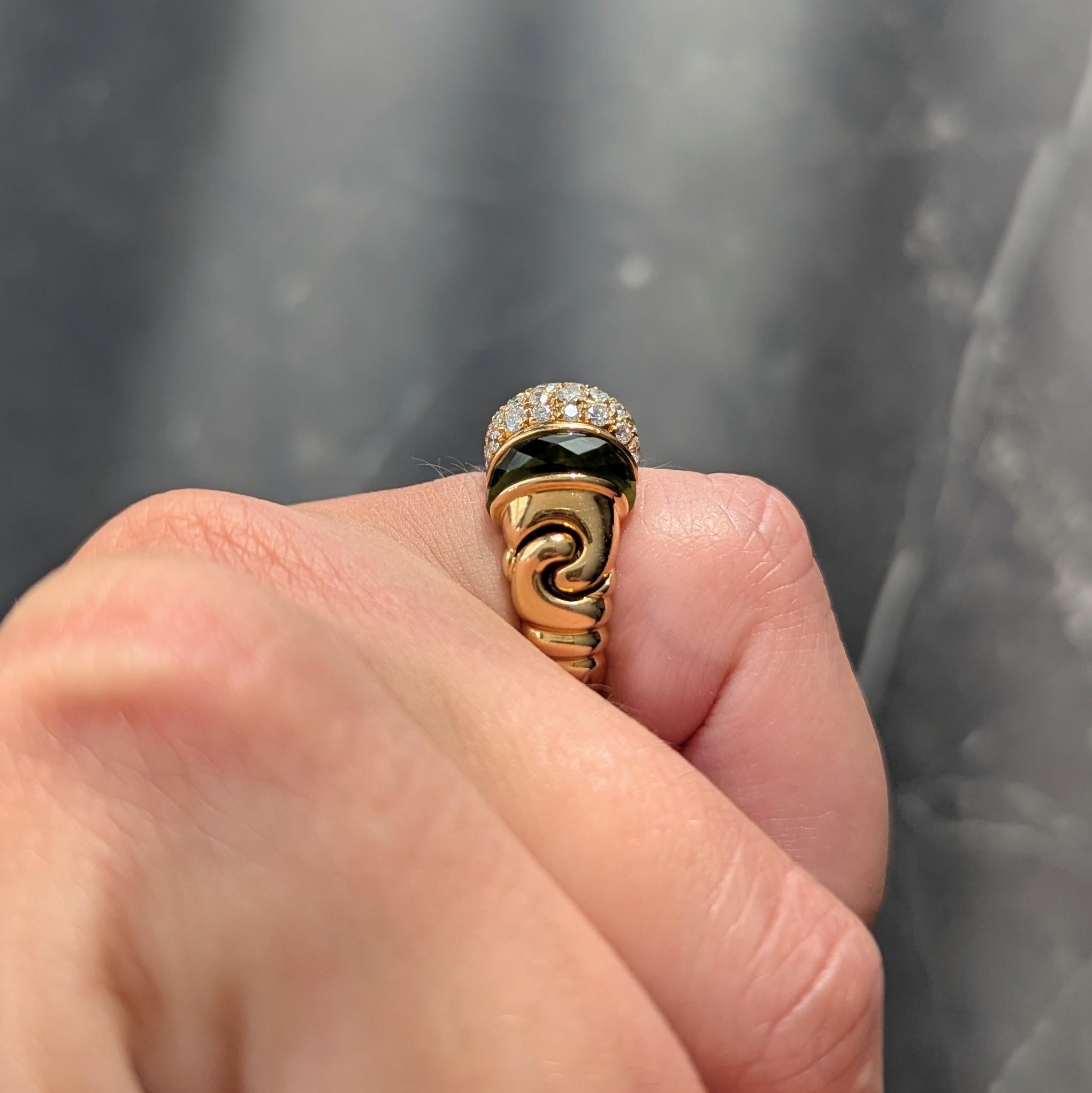 Bulgari 1990 1.96 CTW Diamond Peridot 18 Karat Gold Vintage Passo Doppio Ring For Sale 3