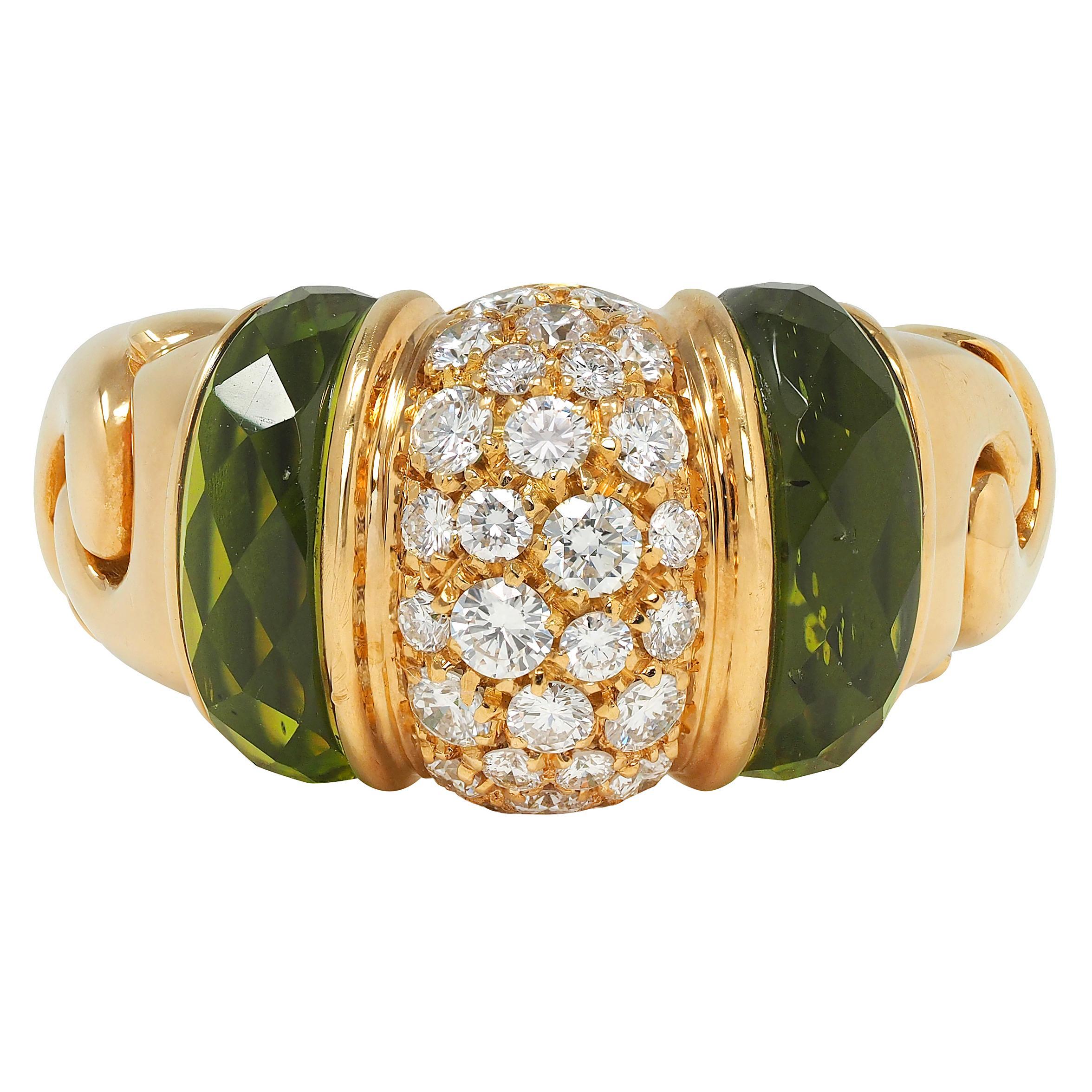 Bulgari 1990 1.96 CTW Diamond Peridot 18 Karat Gold Vintage Passo Doppio Ring For Sale