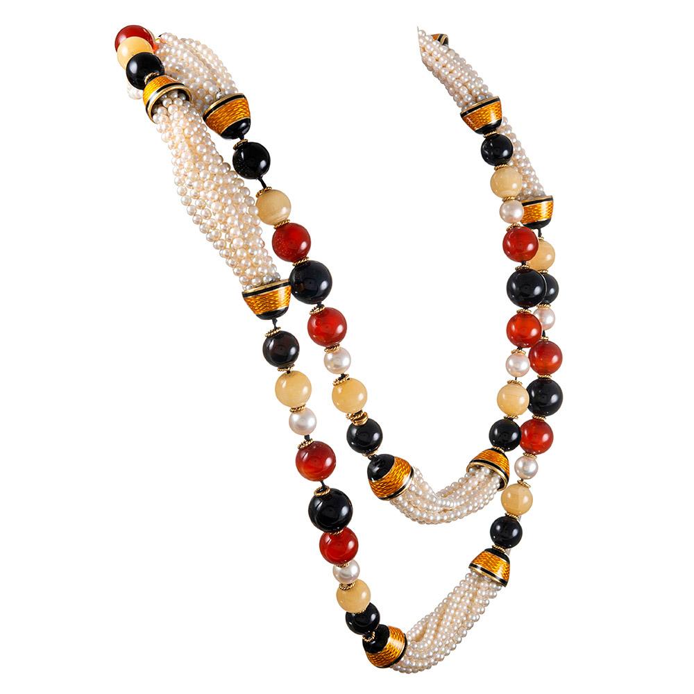 Sophisticated in its design and conception, this marvelous Bulgari creation has an exceptionally luxurious hand and fanciful aesthetic. With style notes taken from the 1920s flapper fashions, the design is cultivated of pearls and beads of onyx,
