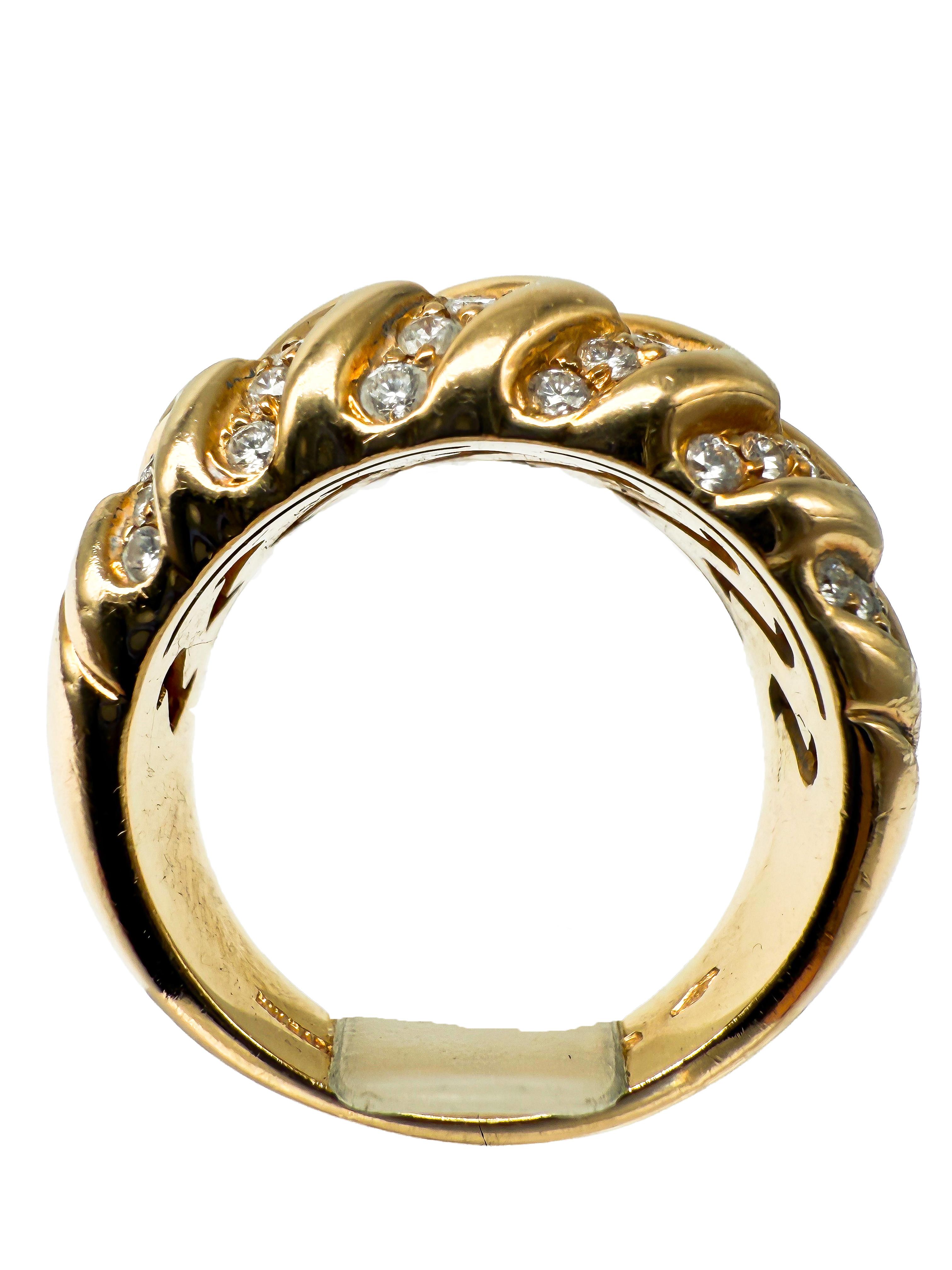 Brilliant Cut Bulgari 6295Ring in 18K Yellow Gold with Diamonds For Sale