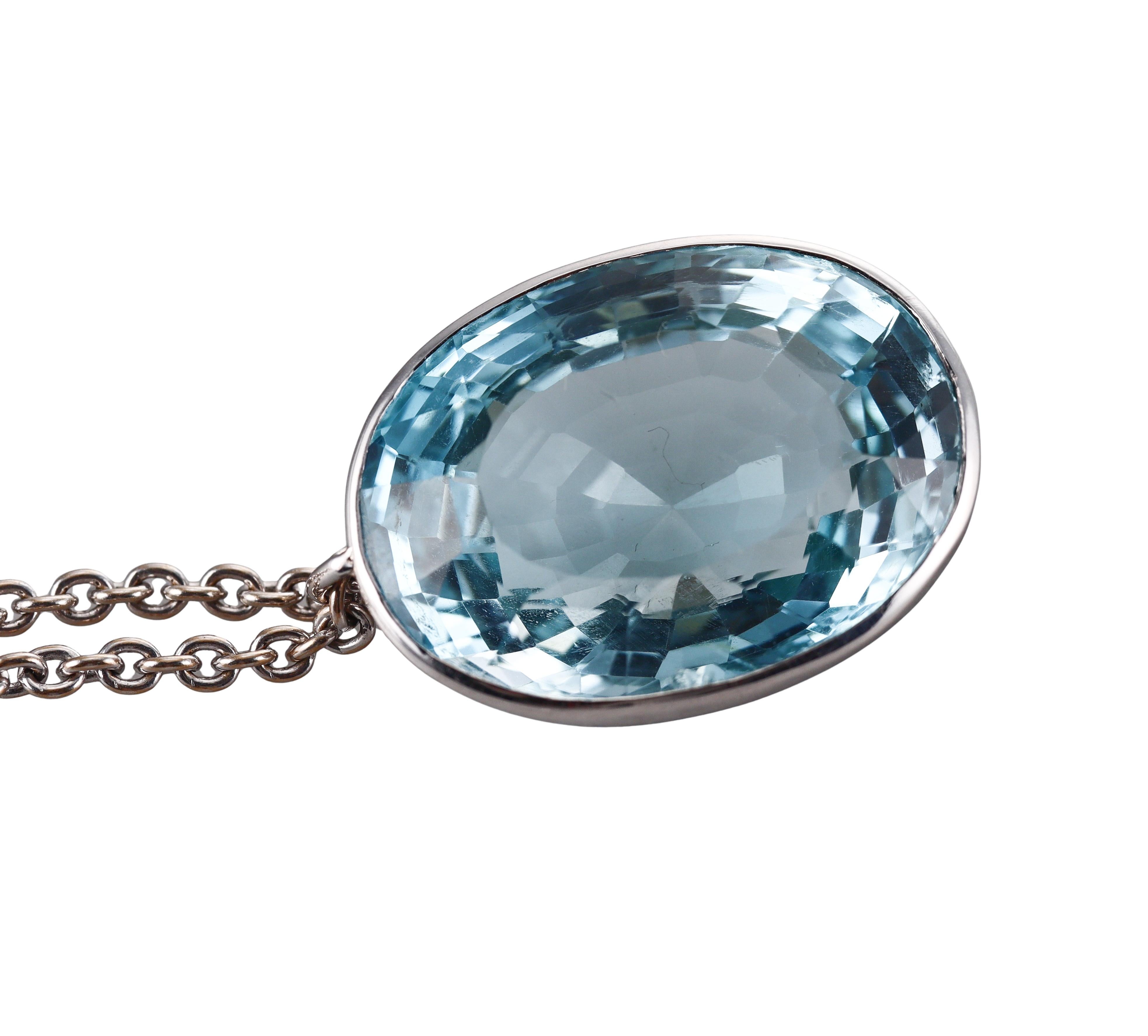 Bulgari Collana con ciondolo in oro con acquamarina da 82 carati In condizioni ottime in vendita a New York, NY