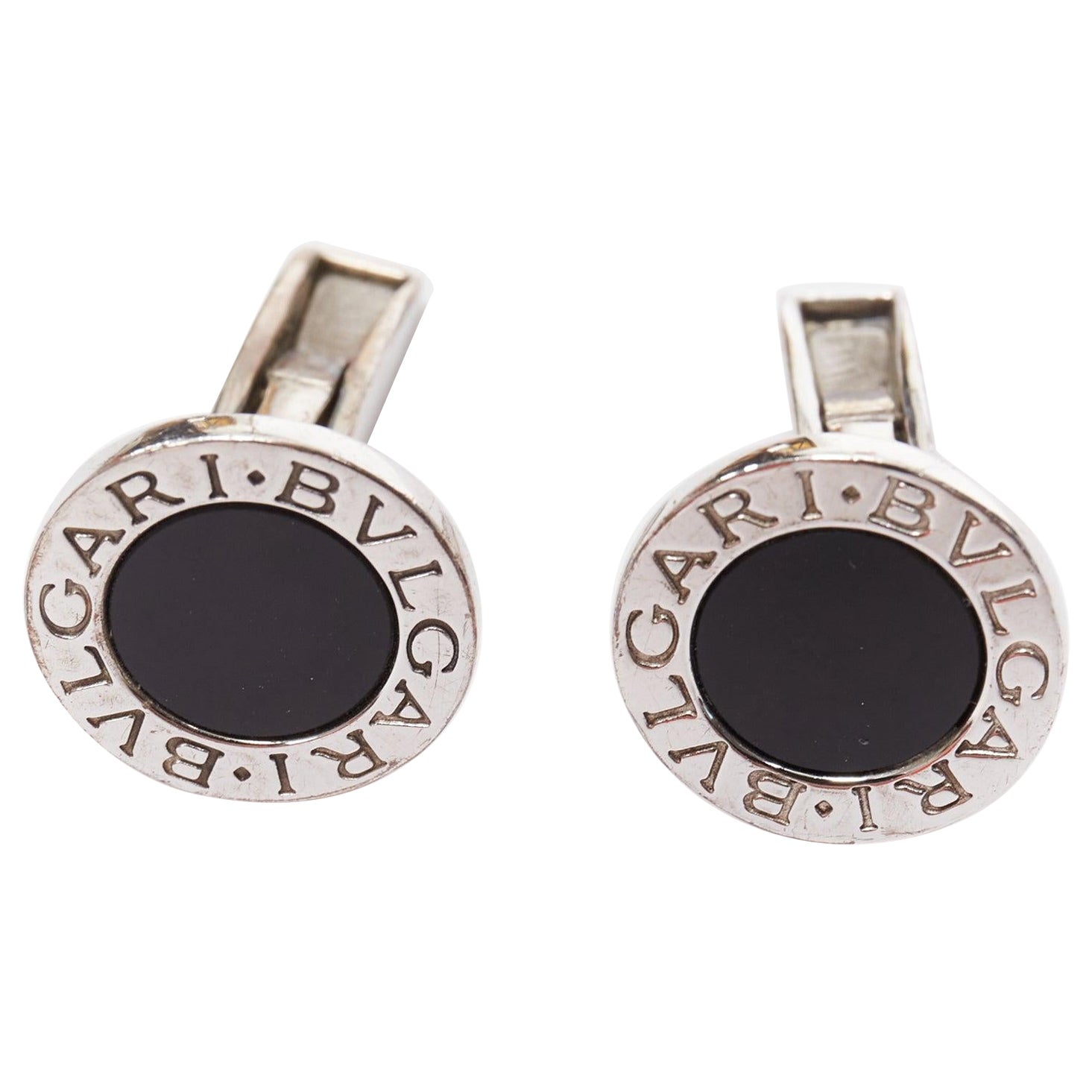 BULGARI Manschettenknöpfe aus 925er Sterlingsilber mit schwarzem Onyx und Logo auf der Rückseite