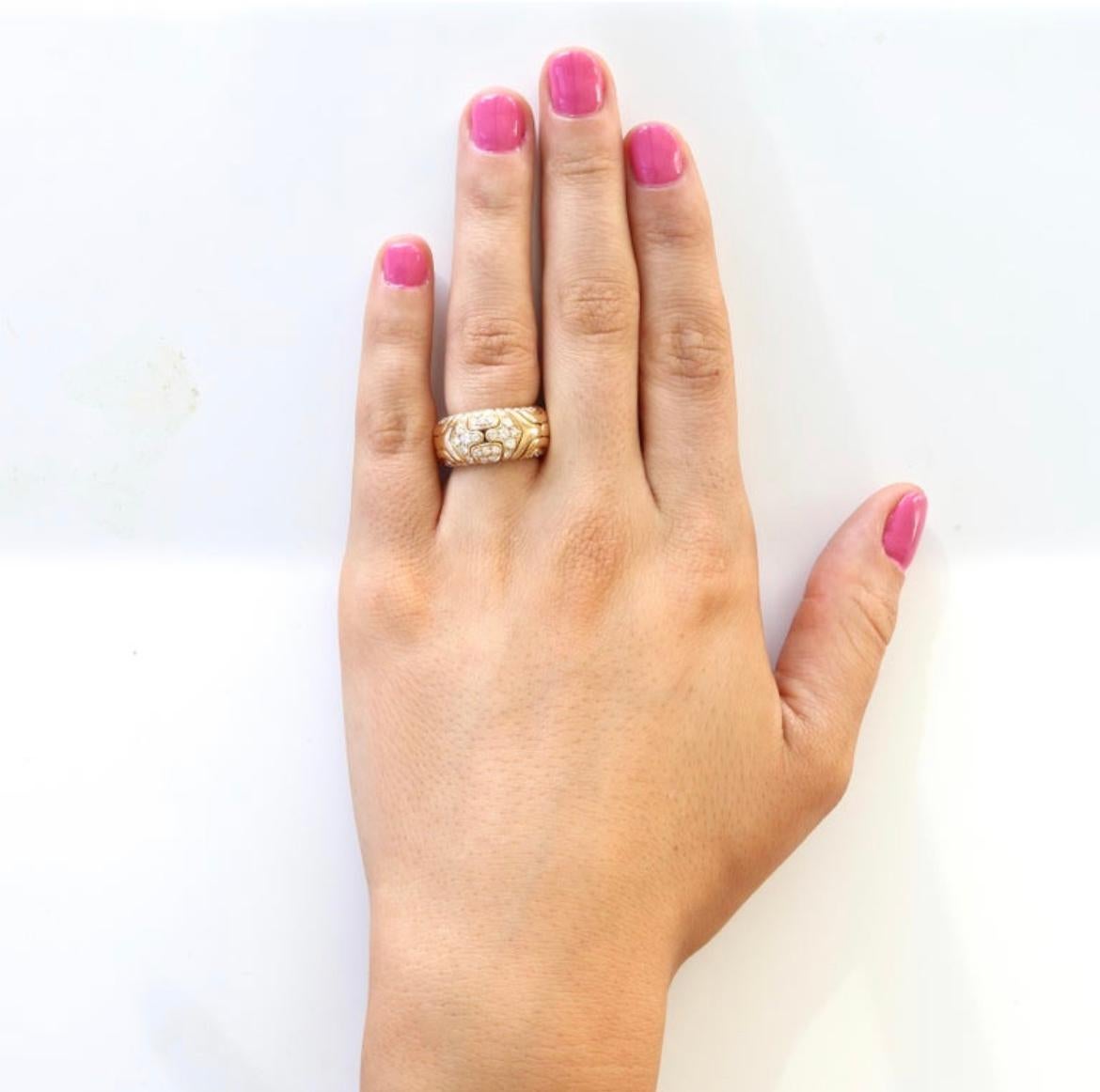 Bague à anneau en or Bulgari Alveare avec diamants en vente 1