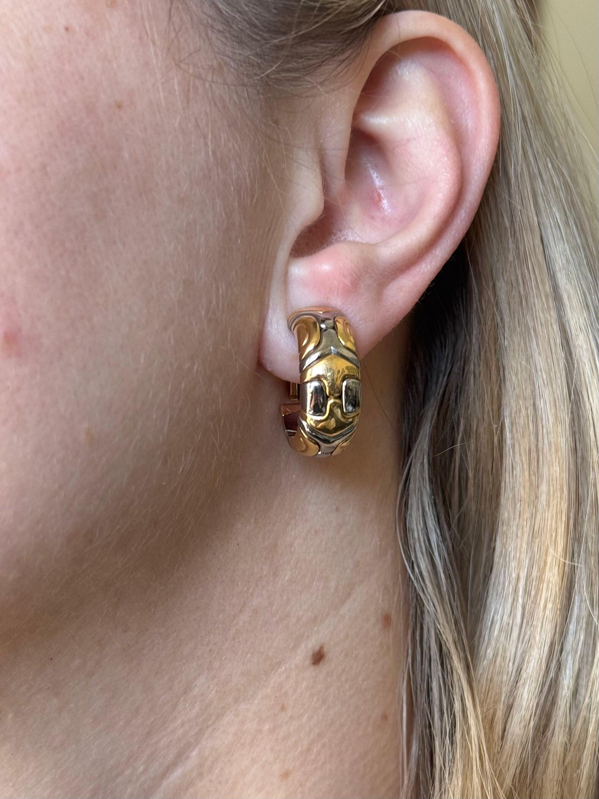 Bulgari Orecchini a cerchio in oro e acciaio Alveare in vendita 3