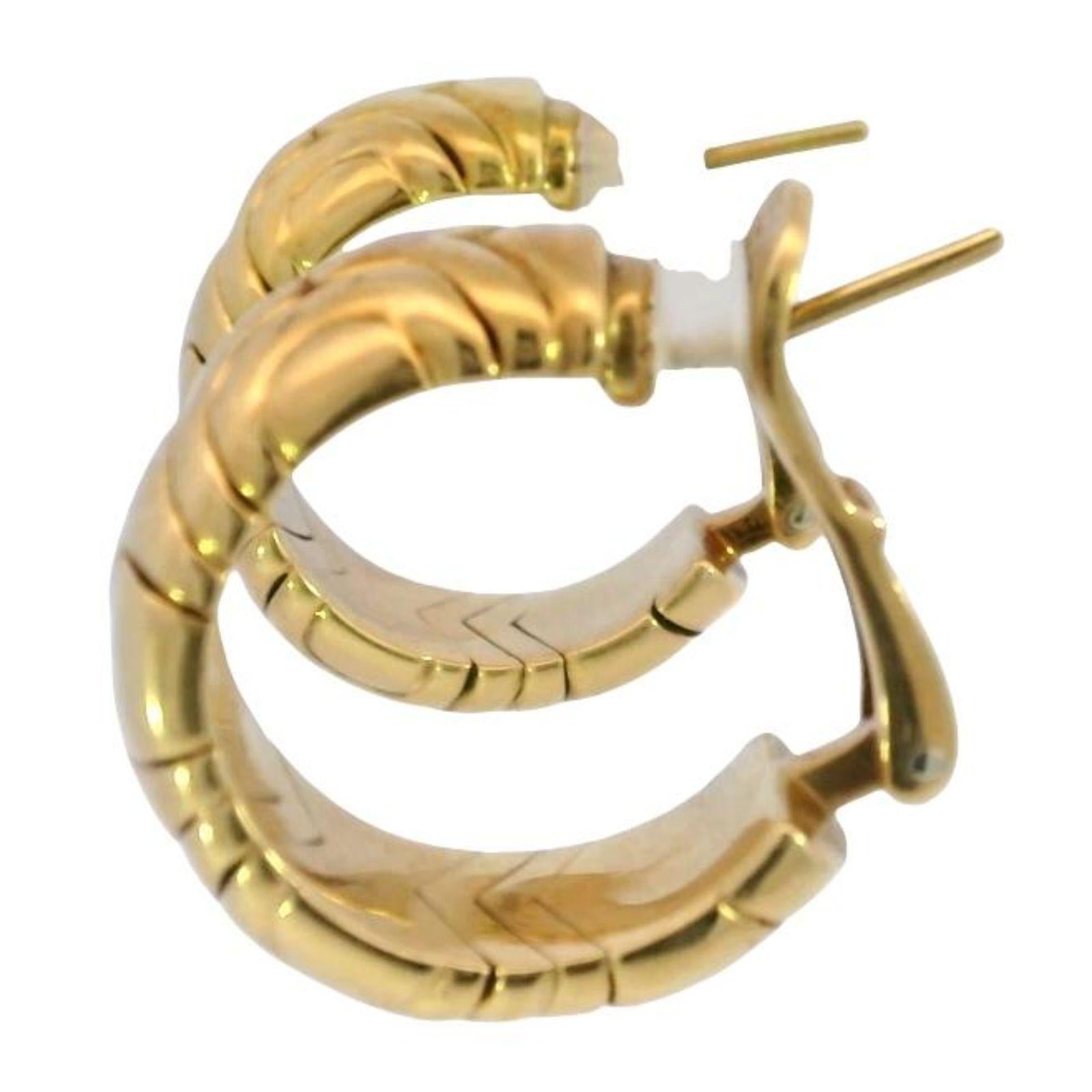 Bulgari Orecchini a cerchio Alveare Parentesi in oro giallo 18 carati In condizioni ottime in vendita a Fairfield, CT