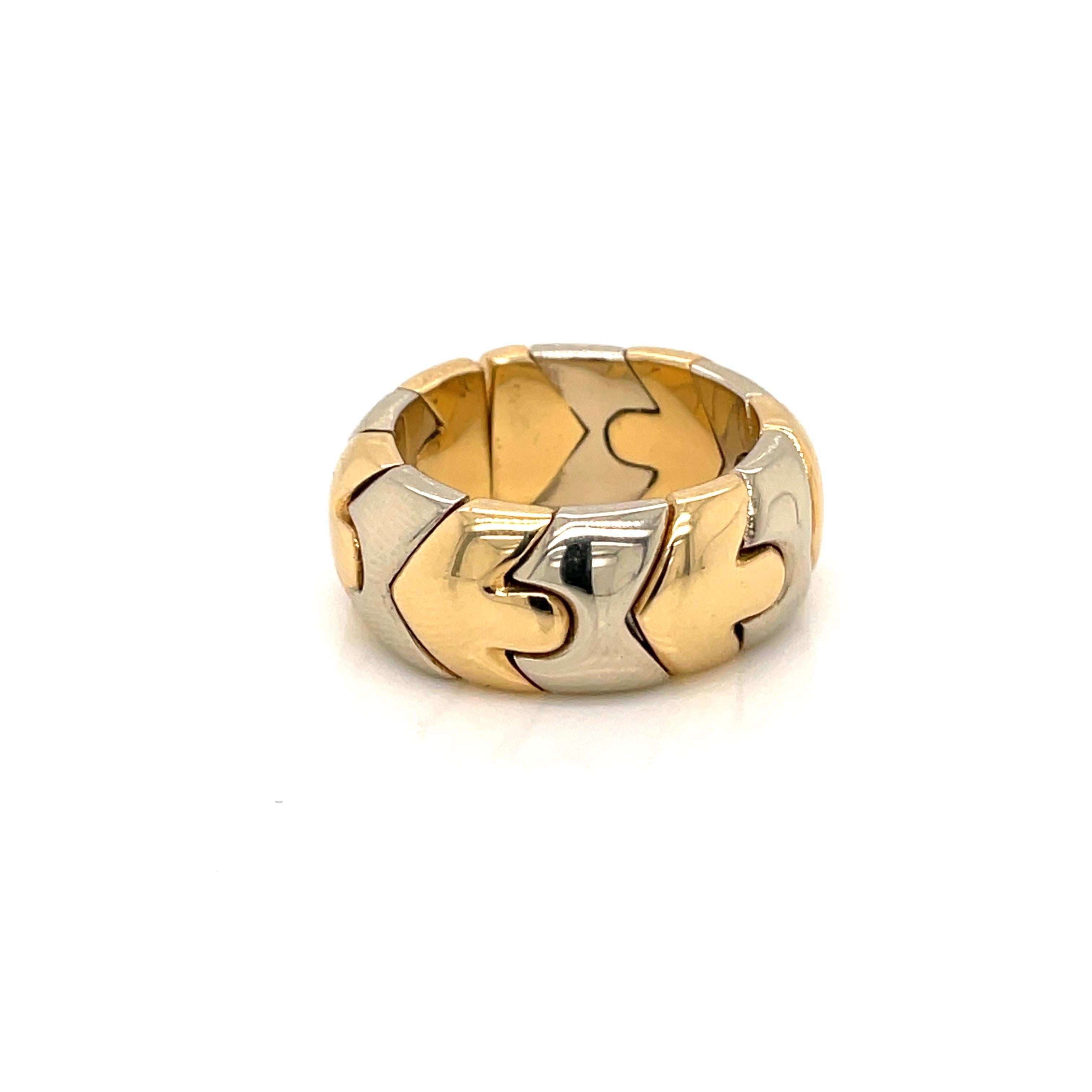 Classic Alveare ring designed by Bvlgari.

A geometric flexible Alveare ring band, crafted in Rome Italy by the house of Bulgari in two tones of solid yellow and white 18 k gold. Dated 1980'.

Has a total weight of 14,6 grams. The actual size is 6,