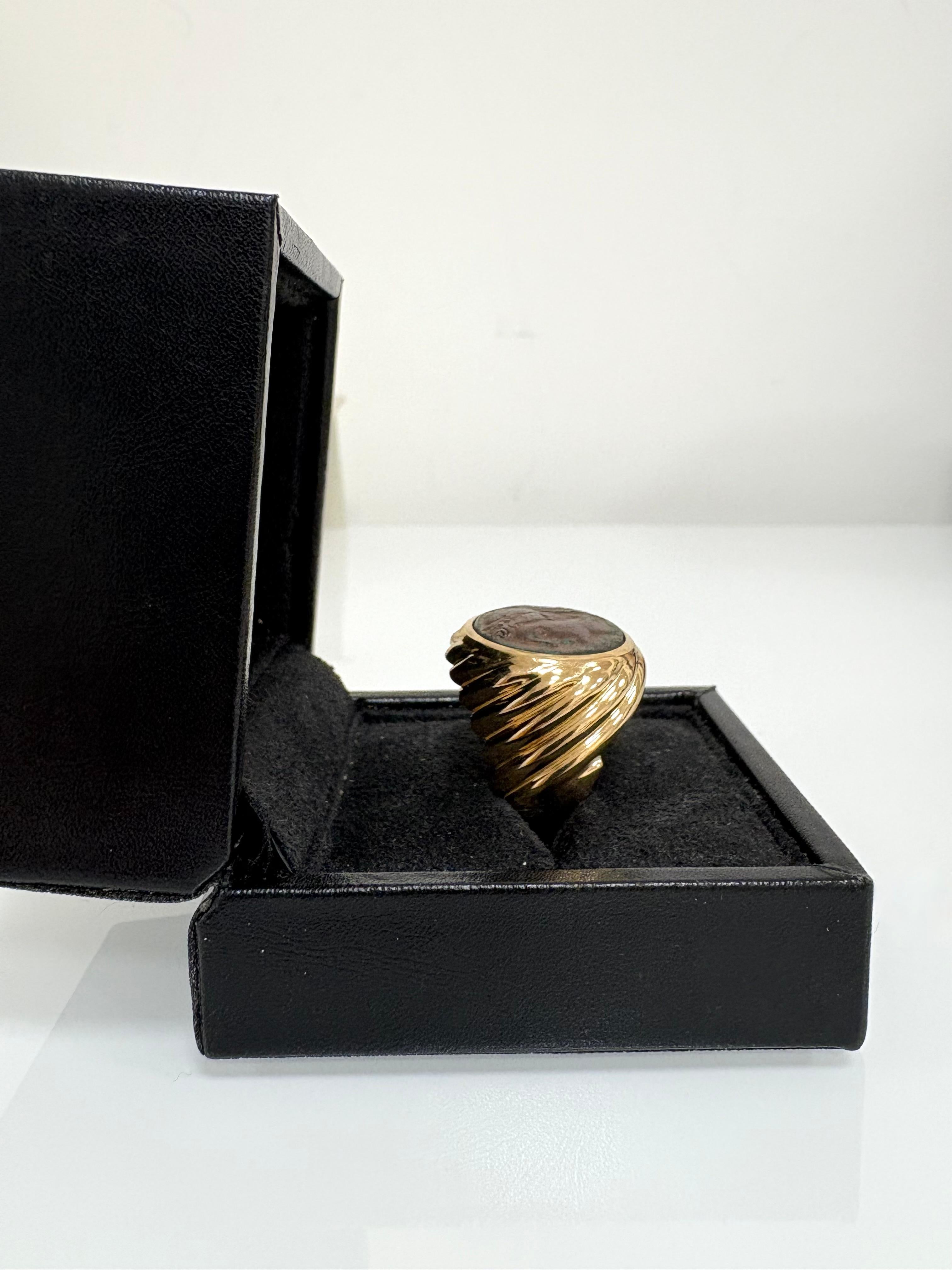 Moderno Bulgari Anello Moneta Oro Giallo 18 kt. in vendita