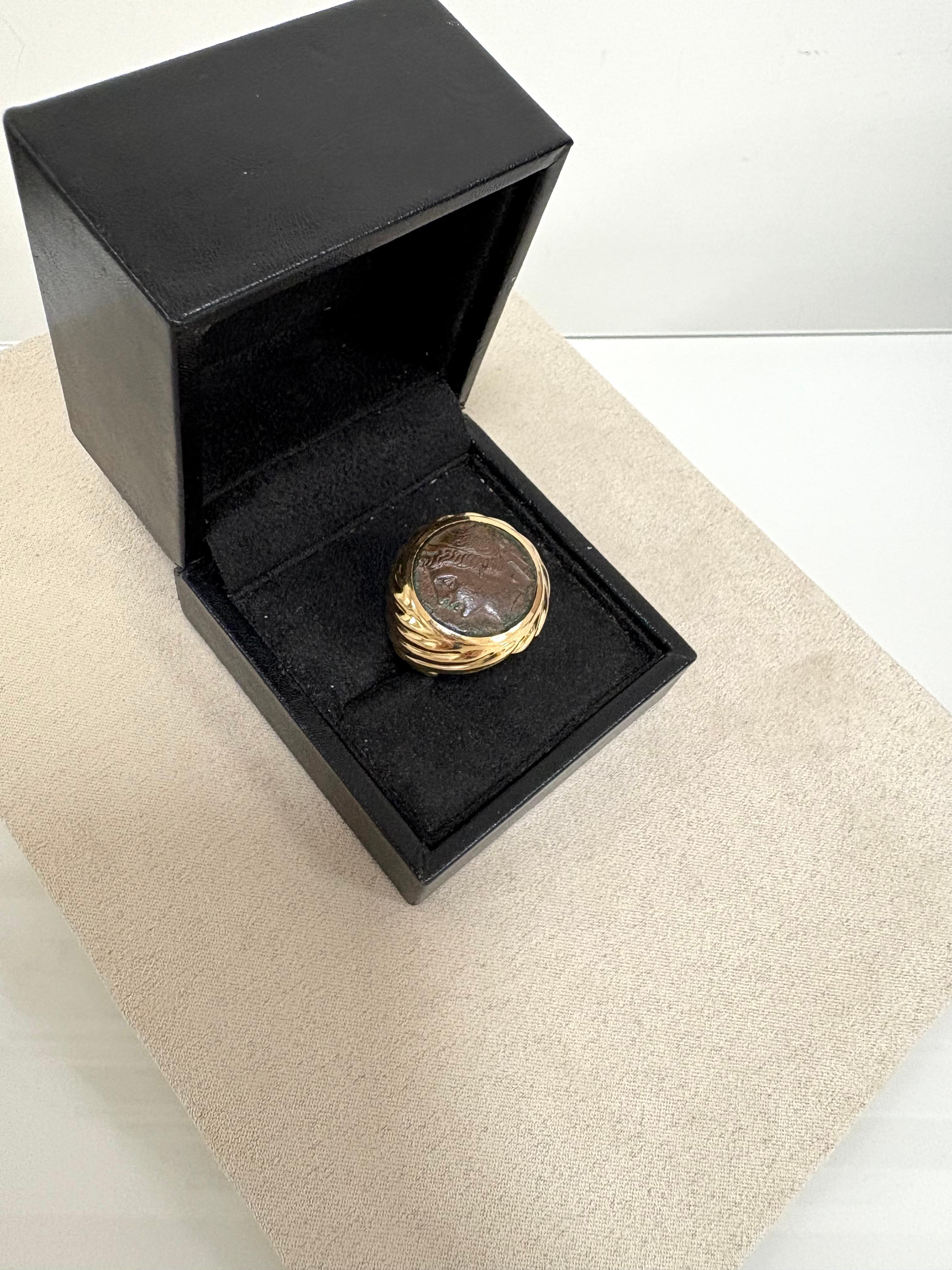 Bulgari Anello Moneta Oro Giallo 18 kt. in vendita 1