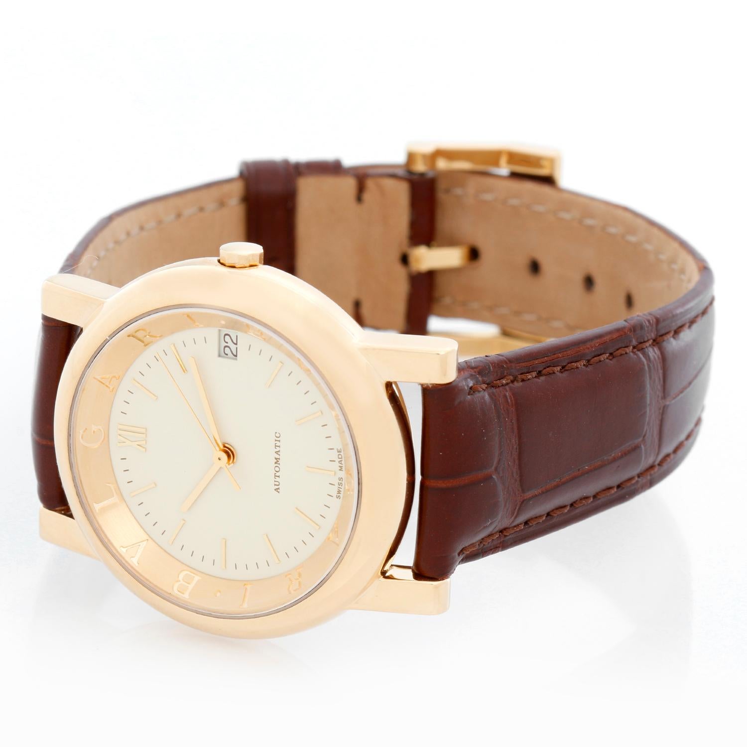 Bulgari Anfiteatro Automatic 18K Yellow Gold Watch AT35GLD  - Automatic . 18K Yellow gold ( 35 mm ) . White dial with raised yellow gold stick hour markers with date at 3 o'clock . Brown leather strap with tang buckle . Pre-owned with Bulgari box