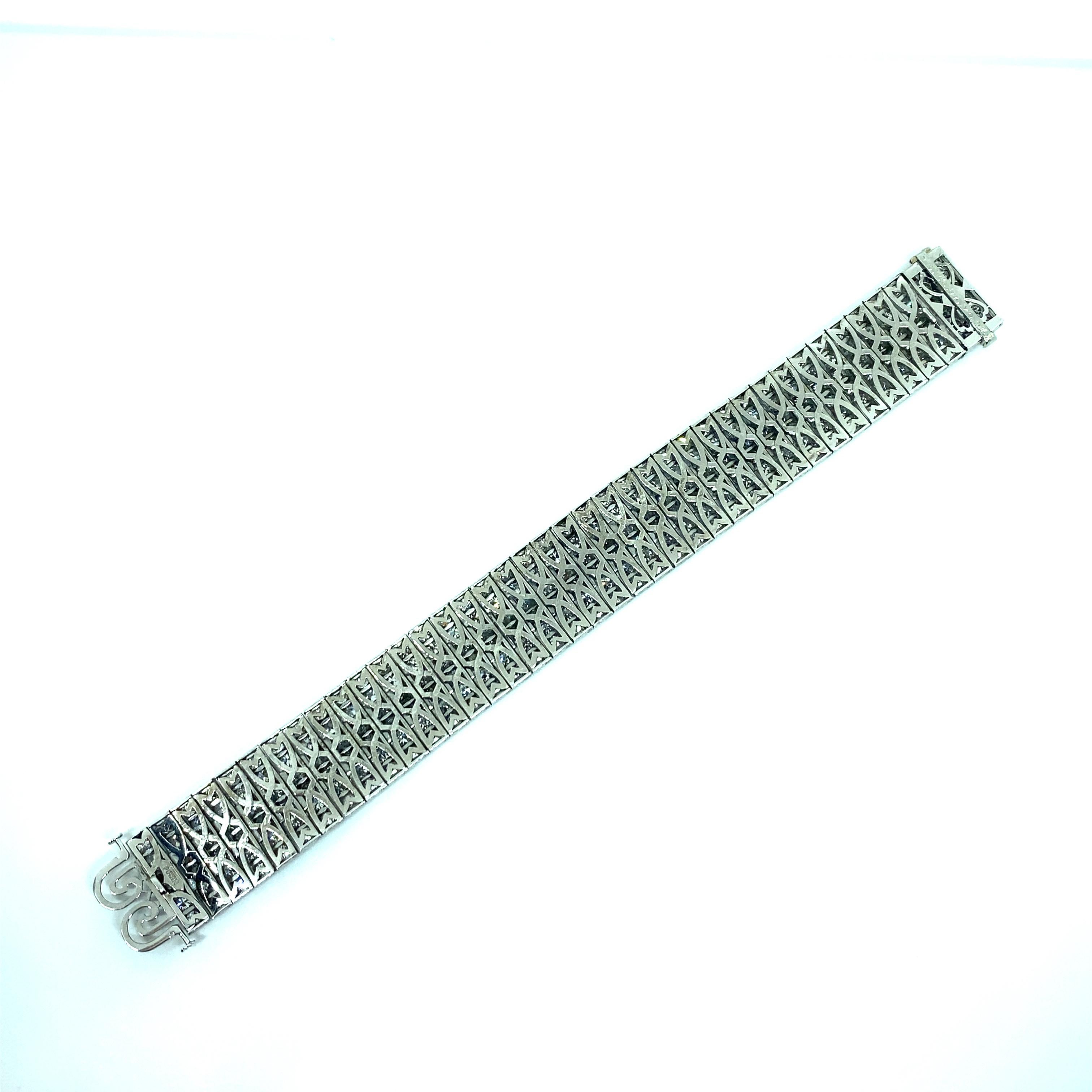 Bulgari Art Deco 30 Carat Diamond Engraved Platinum Tennis Bracelet In Excellent Condition In Napoli, NA