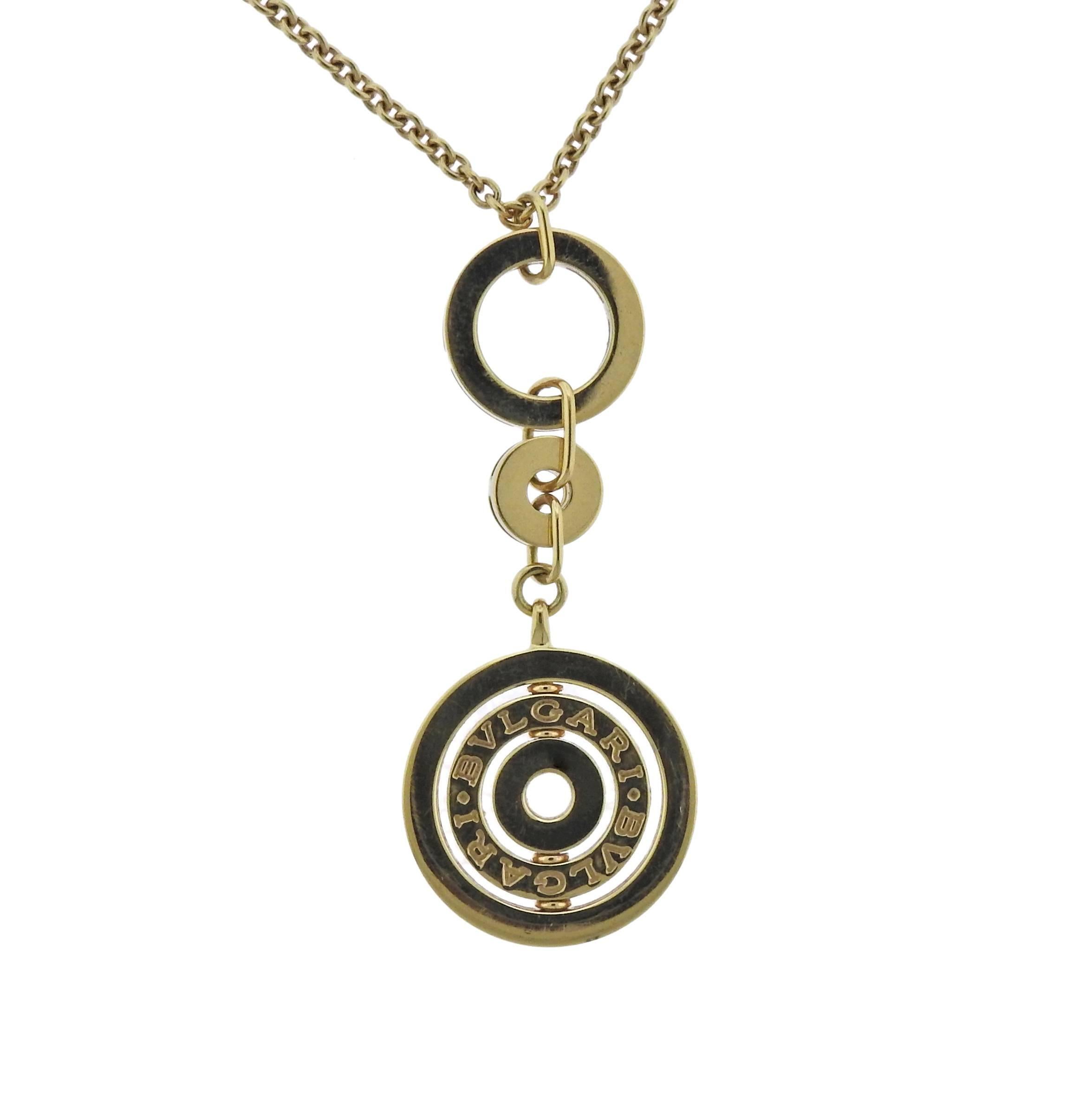 18k yellow gold pendant necklace, crafted by Bulgari for Astrale collection. Necklace is 18.5