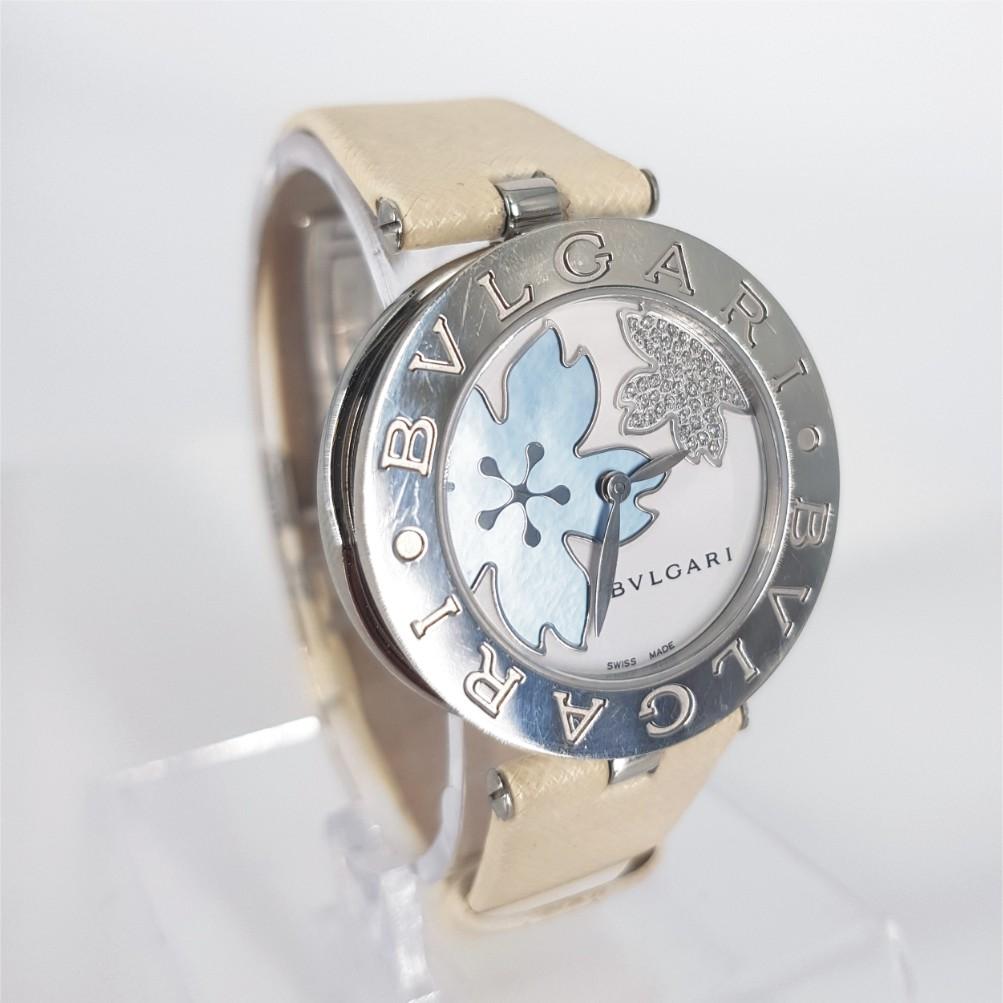 Ladies Bulgari B Zero Watch - Battery in Very Good condition. 
Model Number: BZ305 & Serial Number: D19587
Stainless Steel Case (33mm). White & Floral Dial with Diamonds. Leather Strap (50mm adjustable). Includes Papers.
