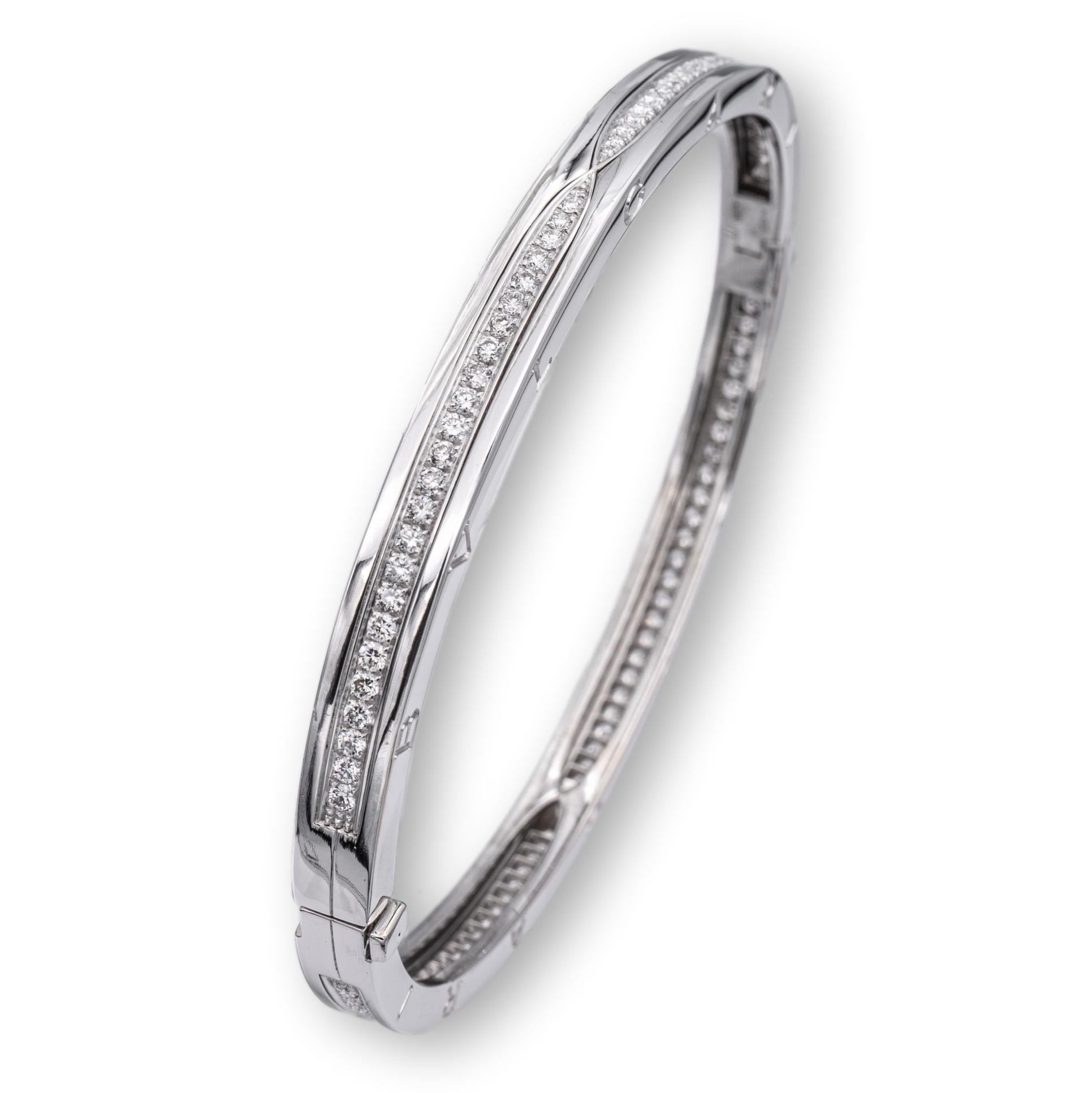 Bulgari B-Zero1 18K Weißgold Armreif mit rundem Pavé-Diamant in Großformat im Zustand „Hervorragend“ in New York, NY
