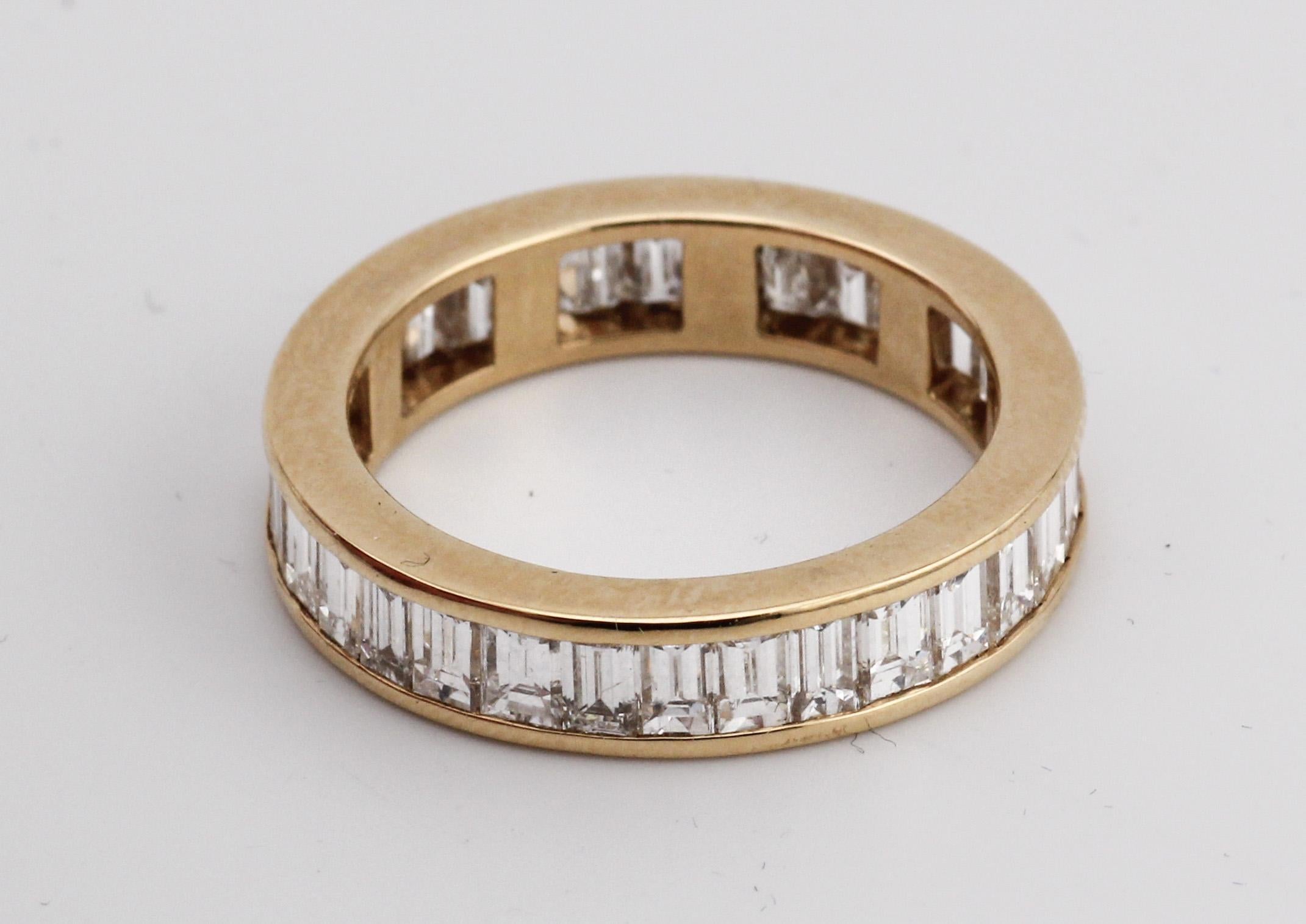Bulgari Diamante Baguette 18K Oro Amarillo Anillo de la Eternidad Tamaño 6 en Bueno Estado en Simpsonville, SC