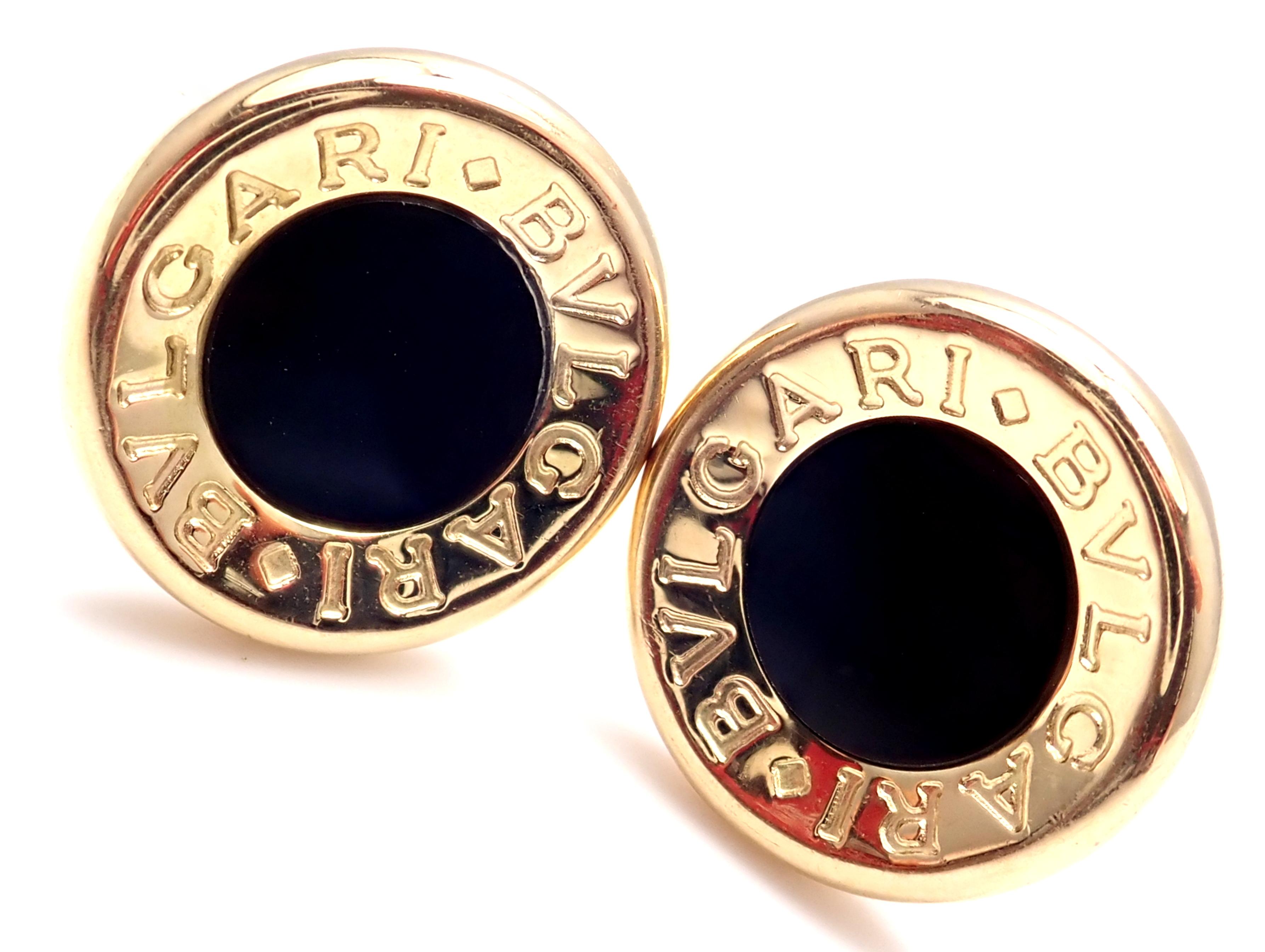 18k Yellow Gold Black Onyx Cufflinks by Bulgari. 
With 2 Black Onyx stones.
Details: 
Measurements: 17mm x 29mm
Weight: 20.2 grams
Stamped Hallmarks: Bvlgari 750 Made in Italy
*Free Shipping within the United States*
YOUR PRICE: $2,500
T2064mmld