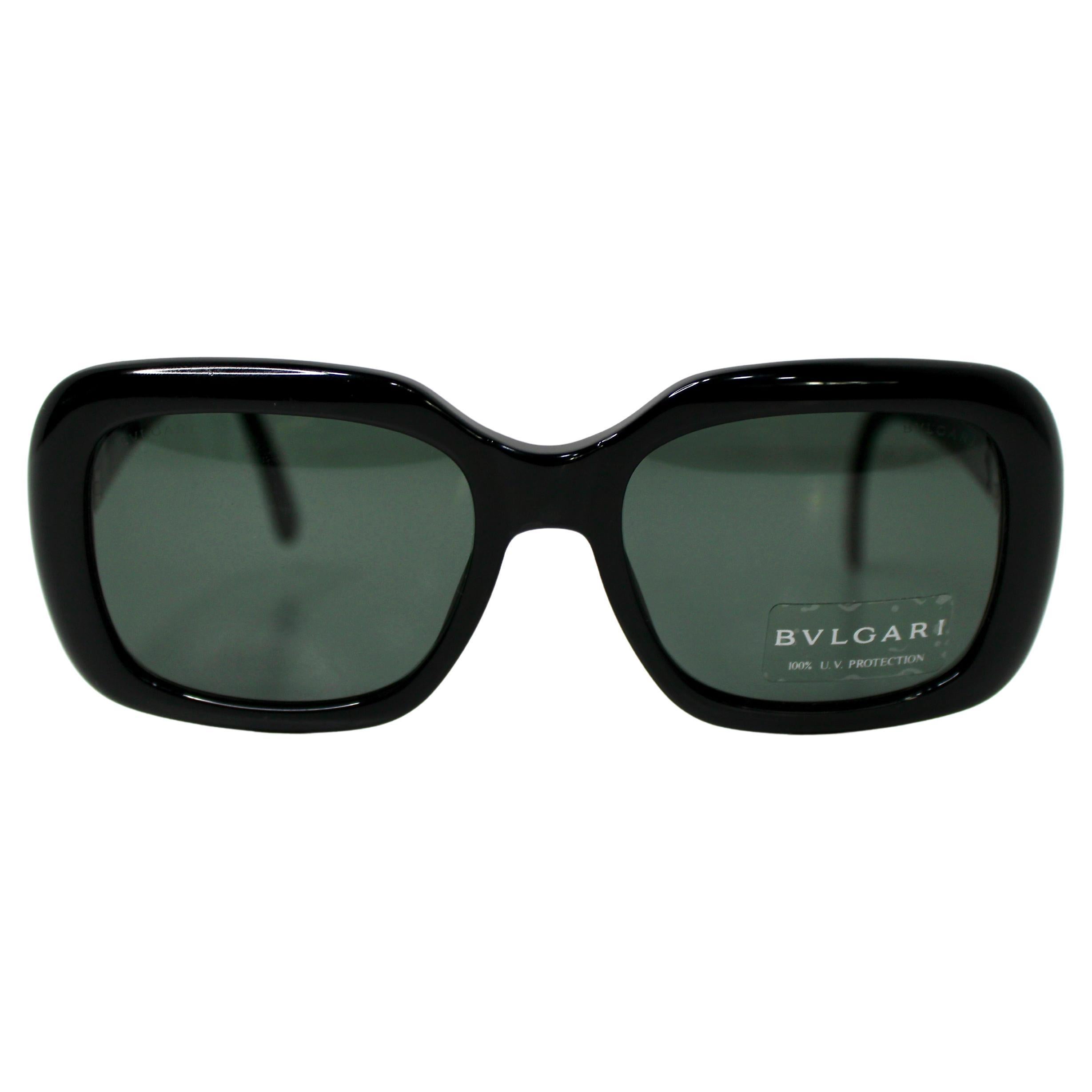 Bulgari Occhiali da sole con montatura rettangolare nera e sfumatura grigia