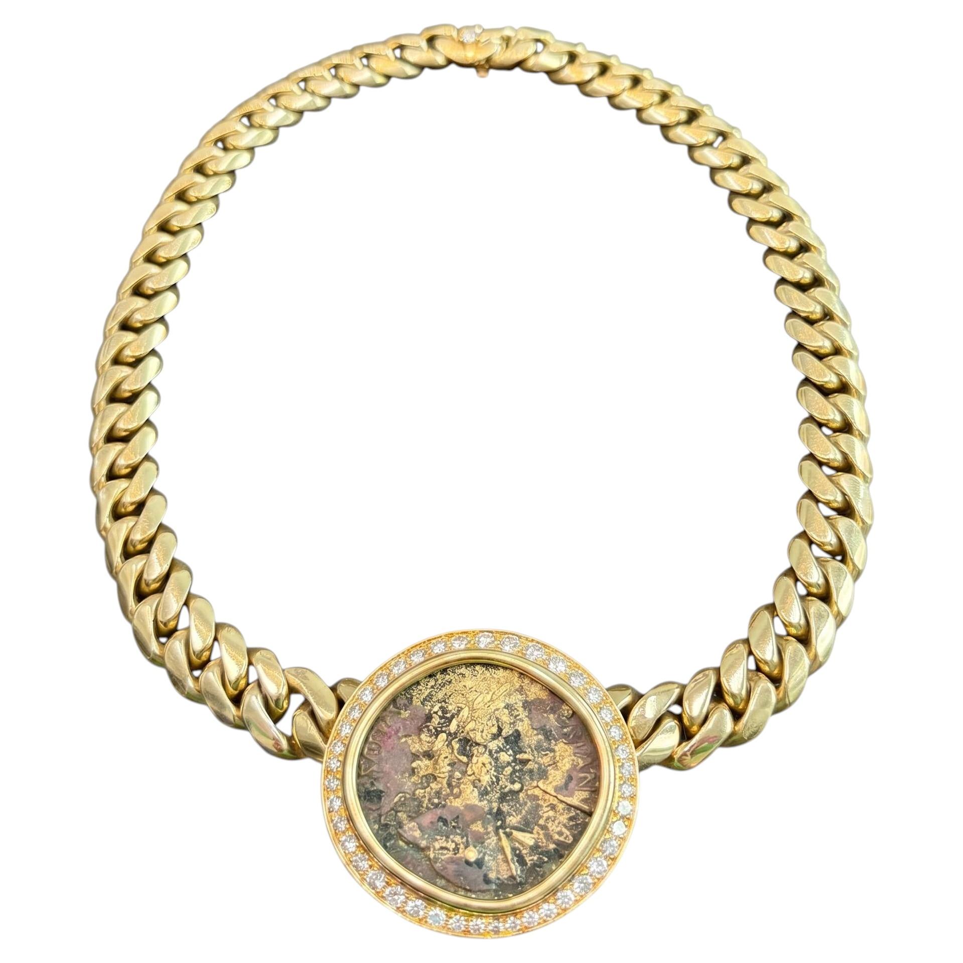 Collana Bulgari in oro 18 carati con diamanti e monete in bronzo