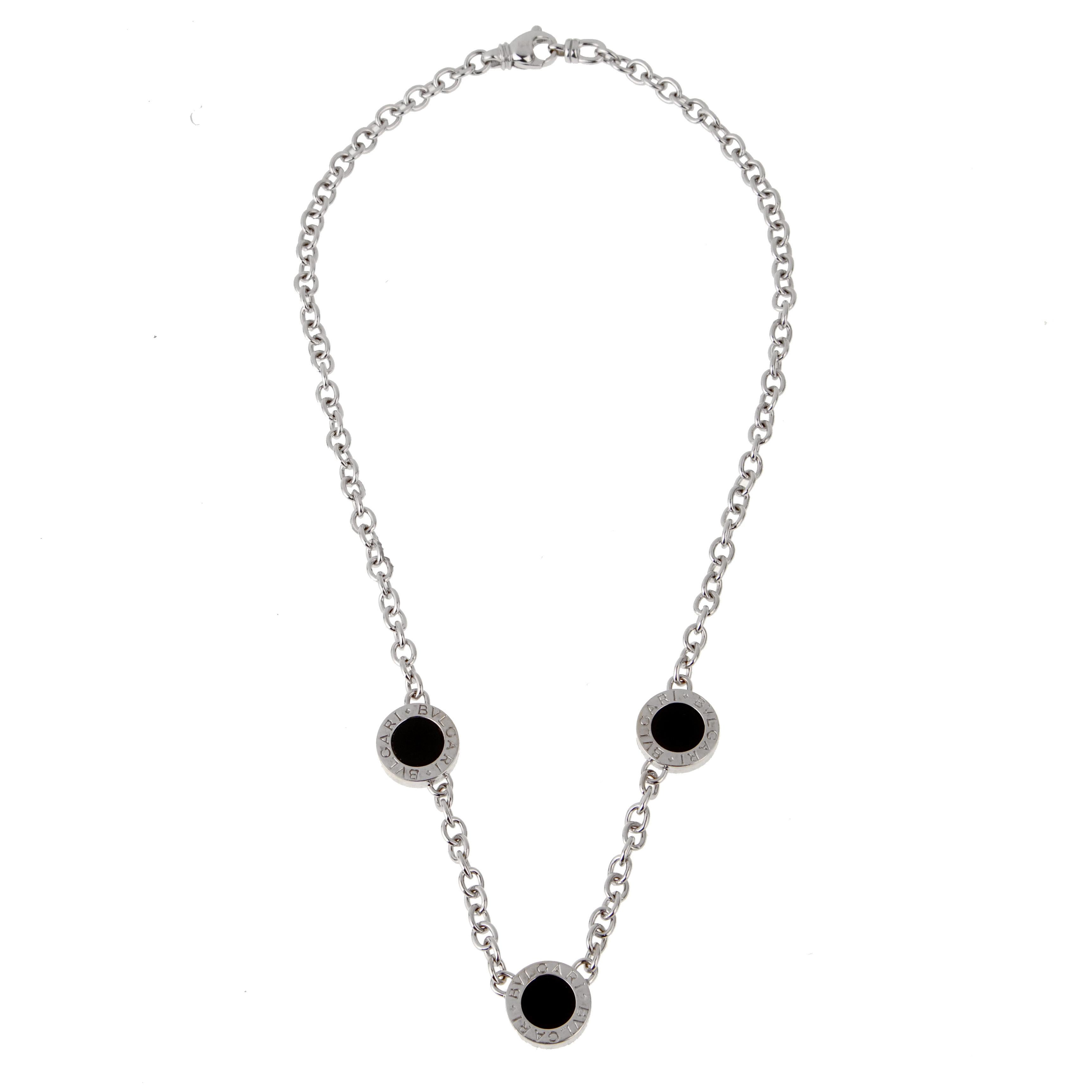 A fabulous Bulgari Bulgari necklace featuring a reversible design, set with round brilliant cuts, the opposing design is set with onyx inserts crafted in 18k white gold.