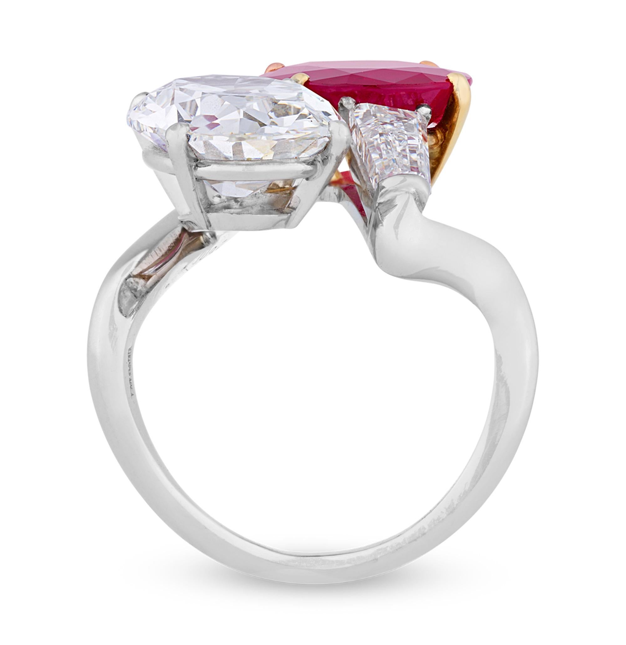 Moderno Anello bypass con rubino e diamanti Bulgari Burma in vendita