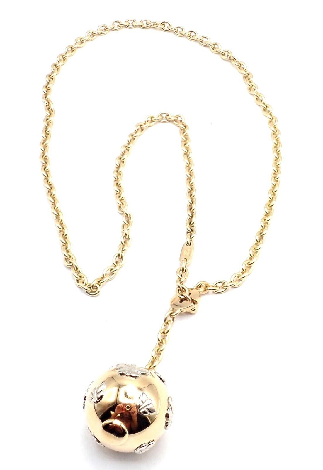 Bulgari Bvlgari, collier à maillons avec pendentif papillon globe en or jaune Unisexe en vente