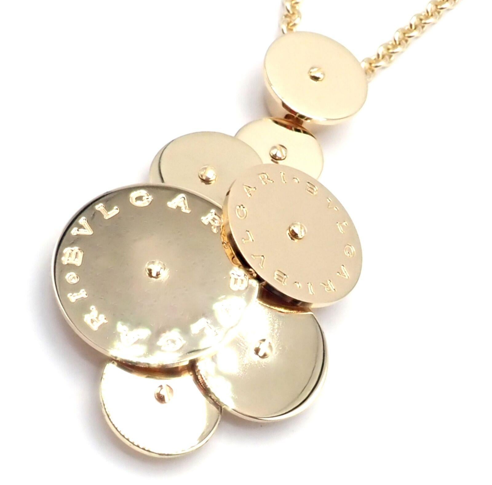Collier à large pendentif Cicladi en or jaune 18 carats par Bulgari. 
Détails :
Poids : 34.8 grammes
Longueur : 17 3/4