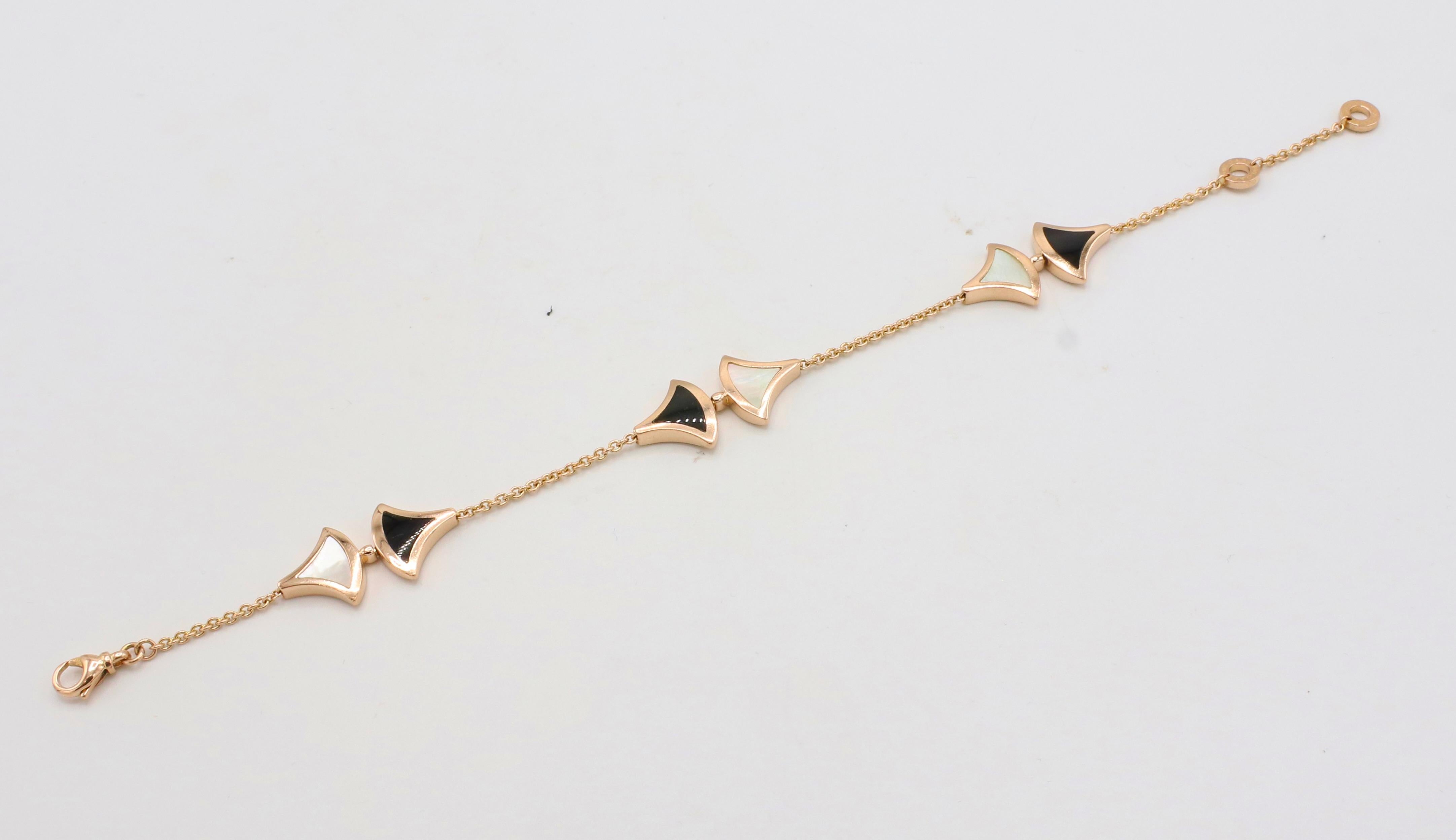 Moderne Bulgari Bvlgari Diva Dream Bracelet Station en or rose nacre et onyx