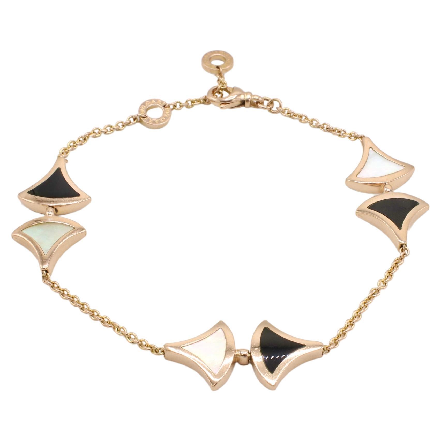 Bulgari Bvlgari Diva Dream Bracelet Station en or rose nacre et onyx en vente