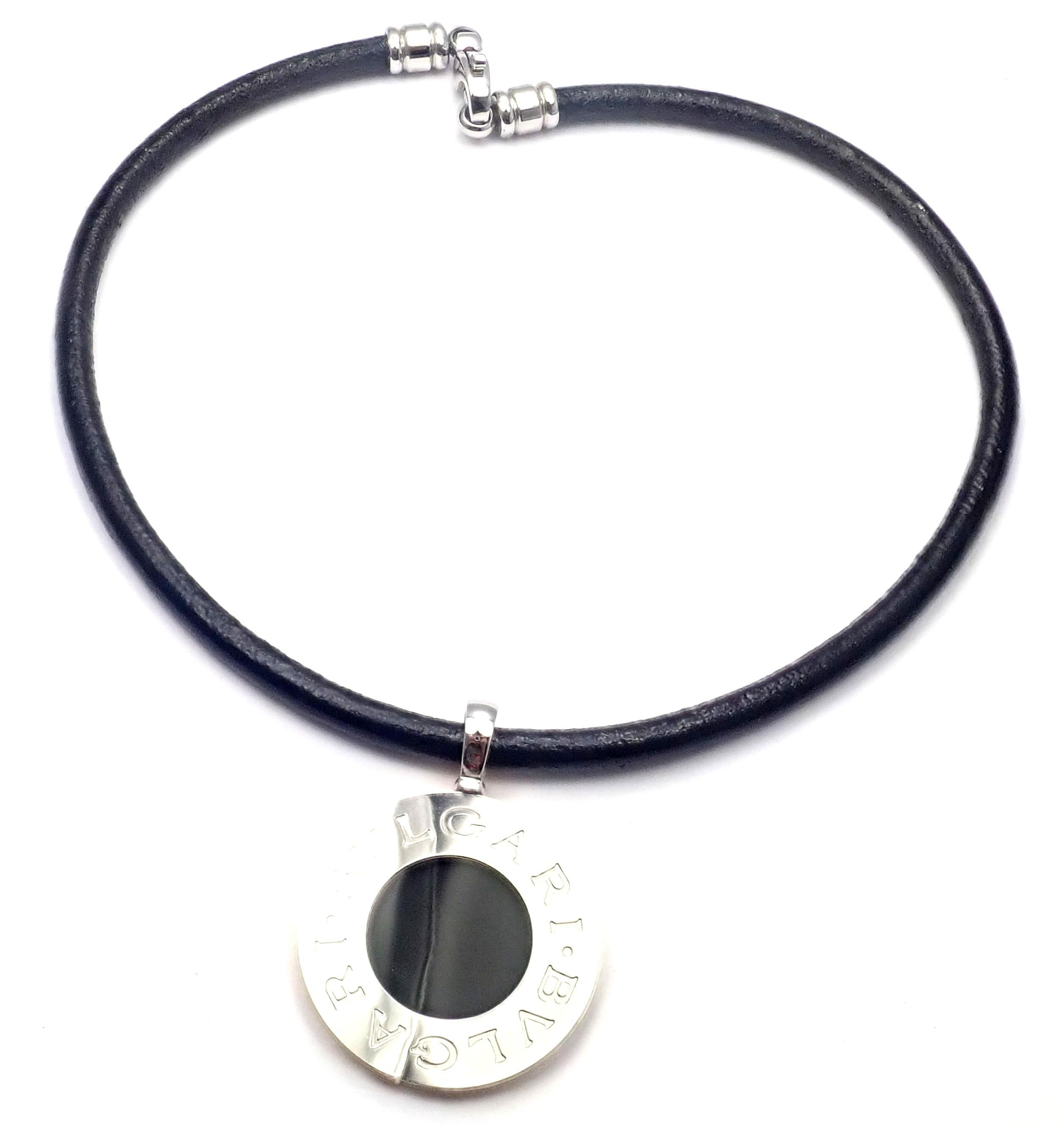 18k yellow gold and stainless steel Mother Of Pearl & Onyx pendant necklace by Bulgari.
Details:
Leather Length: 15.5