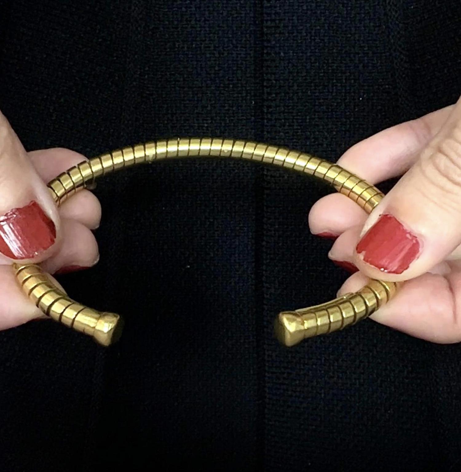 Bulgari Bvlgari Tubogas 18k Yellow Gold Flexible 1980 Bangle Bracelet in vendita 1