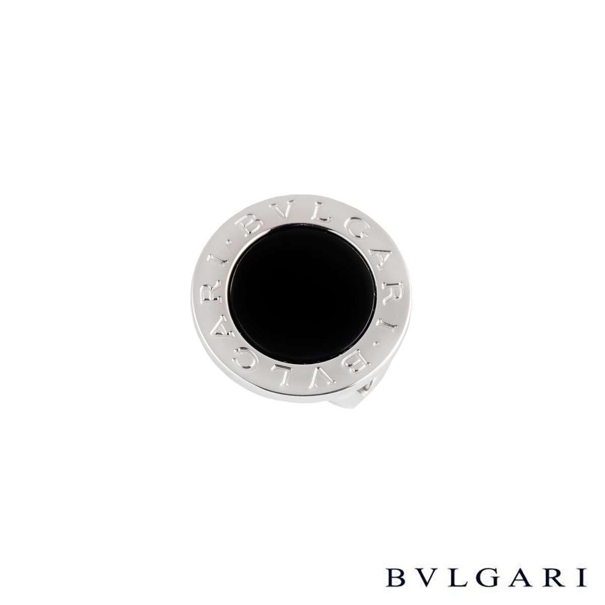 A stylish 18k white gold and onyx Bvlgari dress ring from the Bvlgari Bvlgari collection. The ring comprises of a coin style shape with the bvlgari bvlgari motif embosed on the outer edge with a onyx inlay. The ring is a size UK N / EU 53 / US 6.5