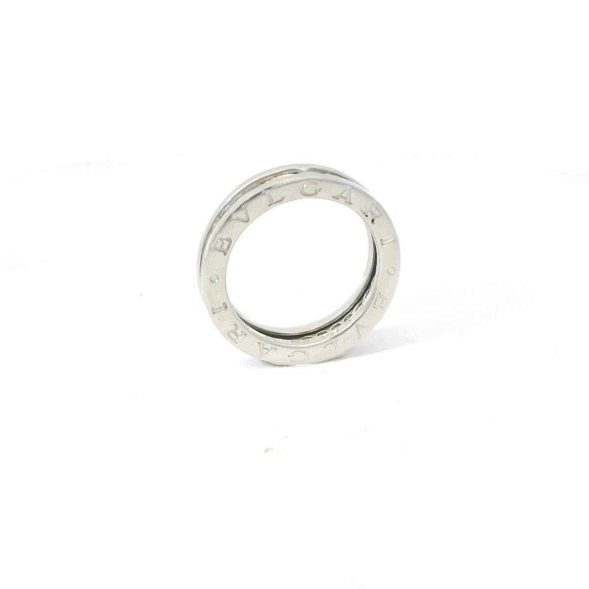 BVLGARI ring is set with 32 brilliant diamonds for a total of approximately 0.32 Carats. Set in white gold 18 Karat 

Weight of the ring: 6,7 grams 

ring size: 52 (resizing not posible) 

Allt he hallmarks inside the ring: 
- 750
- Made in italy 
-
