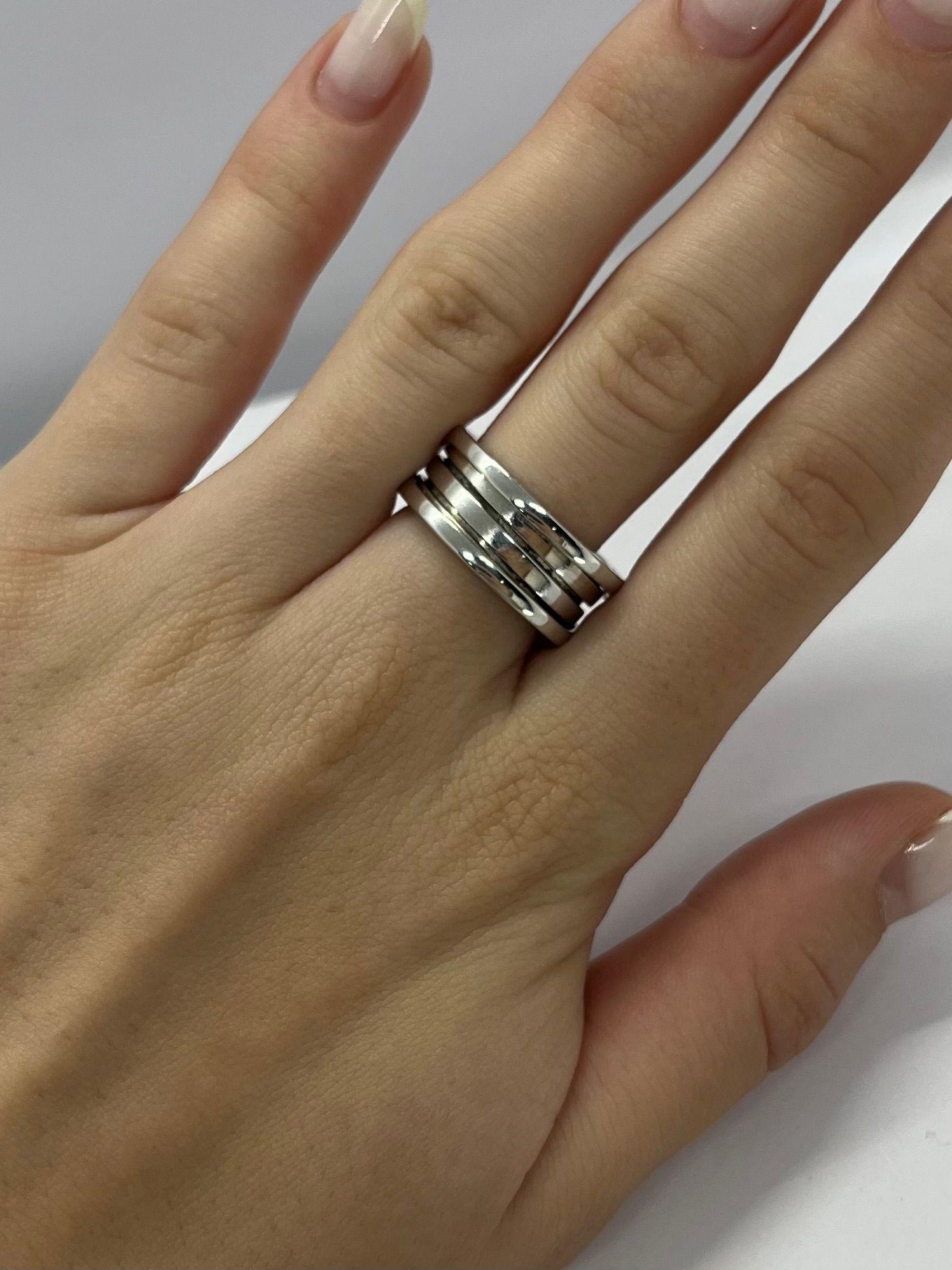 Discover the bold elegance of this iconic B.Zero1 ring by Bulgari, crafted in luxurious 18K white gold (750/1000). Inspired by the grandeur of Roman architecture and the modernity of Italian design, the B.Zero1 collection is a symbol of innovation