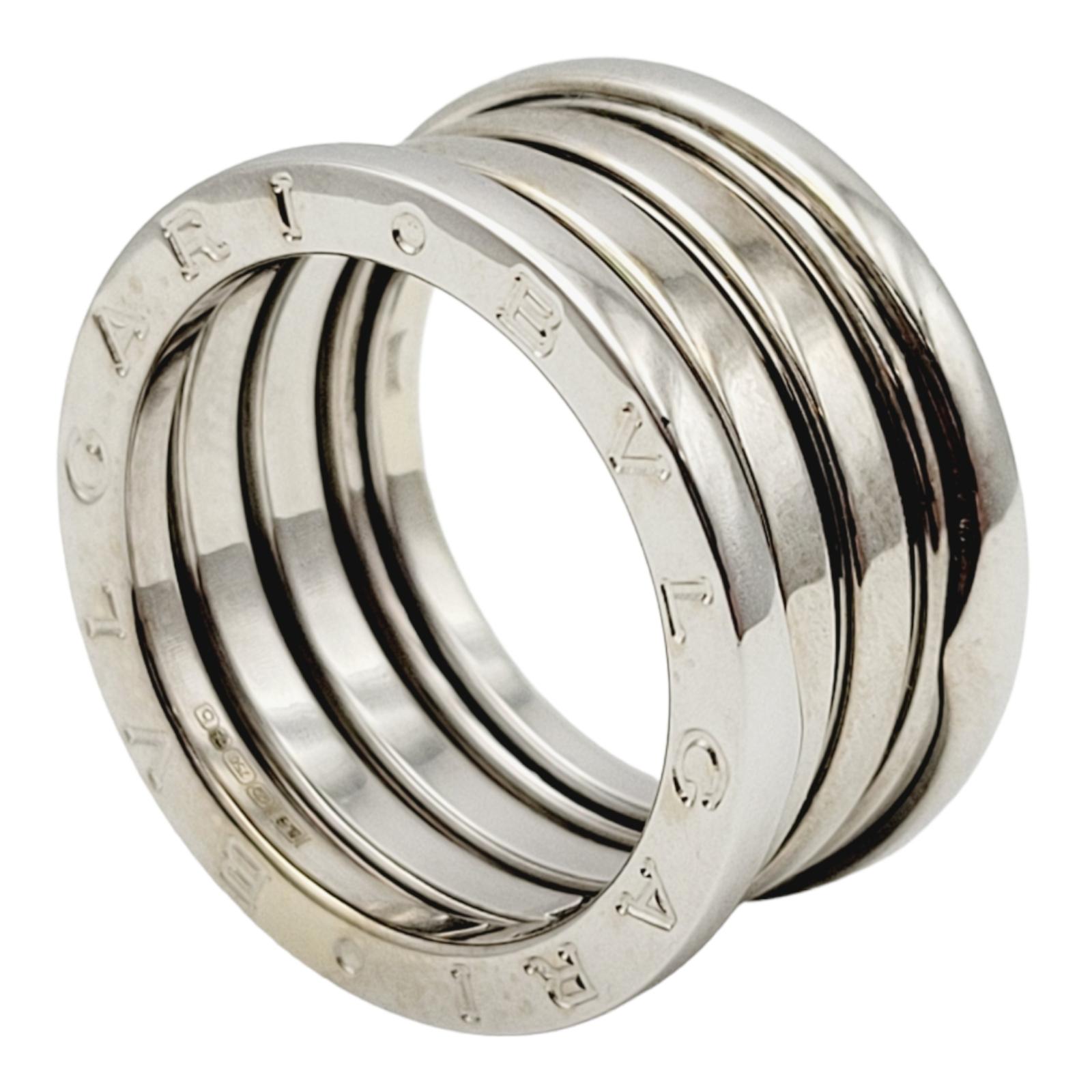 Ring size: 7.25 (55 EU)

Introducing the Bulgari B.ZERO1 Logo Etched Wide Modern Band Ring in 18-Karat White Gold. This exquisite piece draws inspiration from the iconic Colosseum, representing Bulgari's unparalleled creativity in jewelry design.