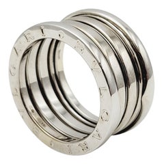 Bulgari B.ZERO1 Logo inciso Anello moderno a fascia larga in oro bianco 18 carati Misura 55
