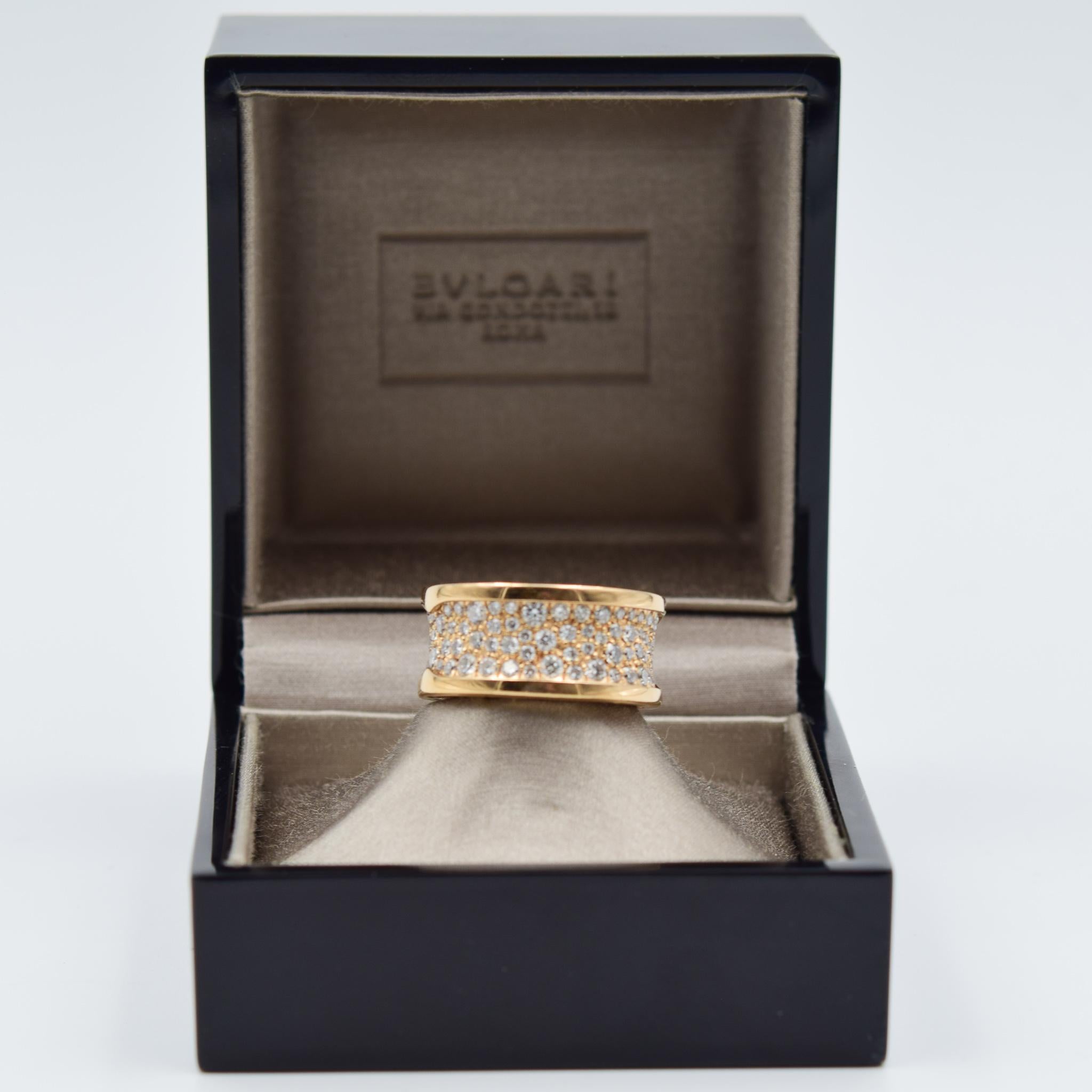 Bulgari B.zero1 Ring 345585 in 18 Karat Gold with Pave Diamond on the Spiral In Excellent Condition In Carmel, IN