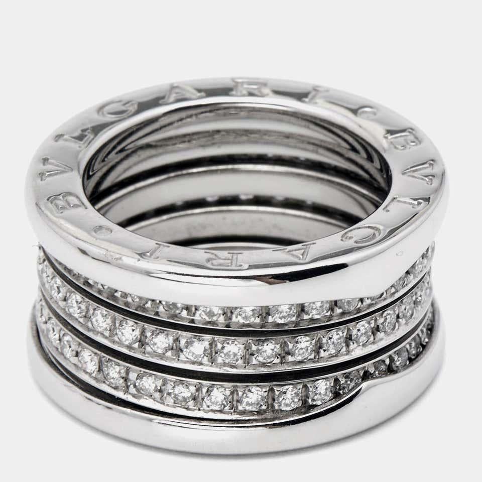BVLGARI B.Zero1 ring in 18k white gold and diamonds.
Condition: as new.
Size: 57 (engraved 58 but closer to a 57).
Diamond weight: approx. 1 carat.
Total weight : 12.78 gr.
Width: 1 cm.
Several Bvlgari hallmarks.
Sold with its Bvlgari case.